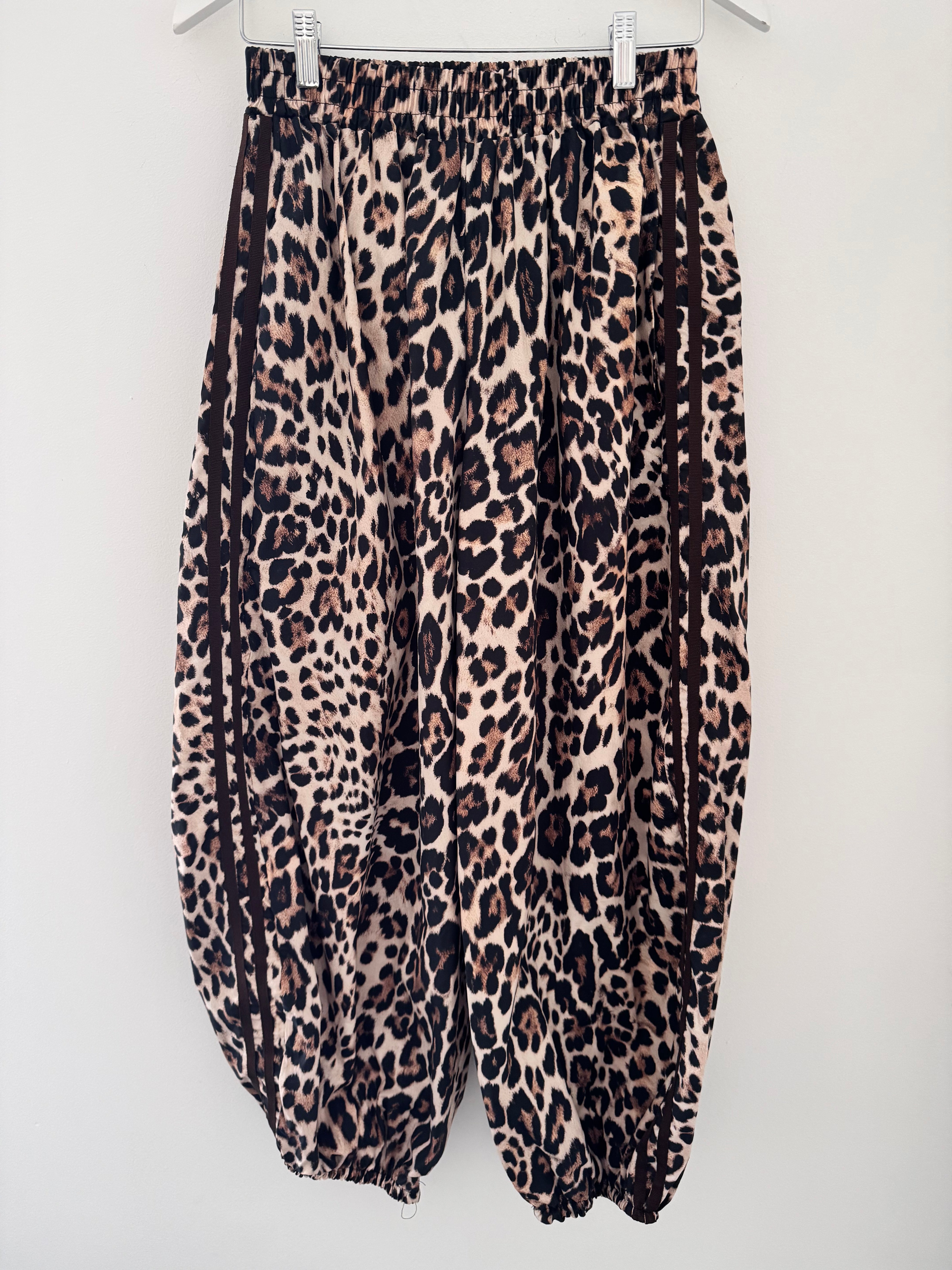 Cotton Barrel Trousers in Leopard