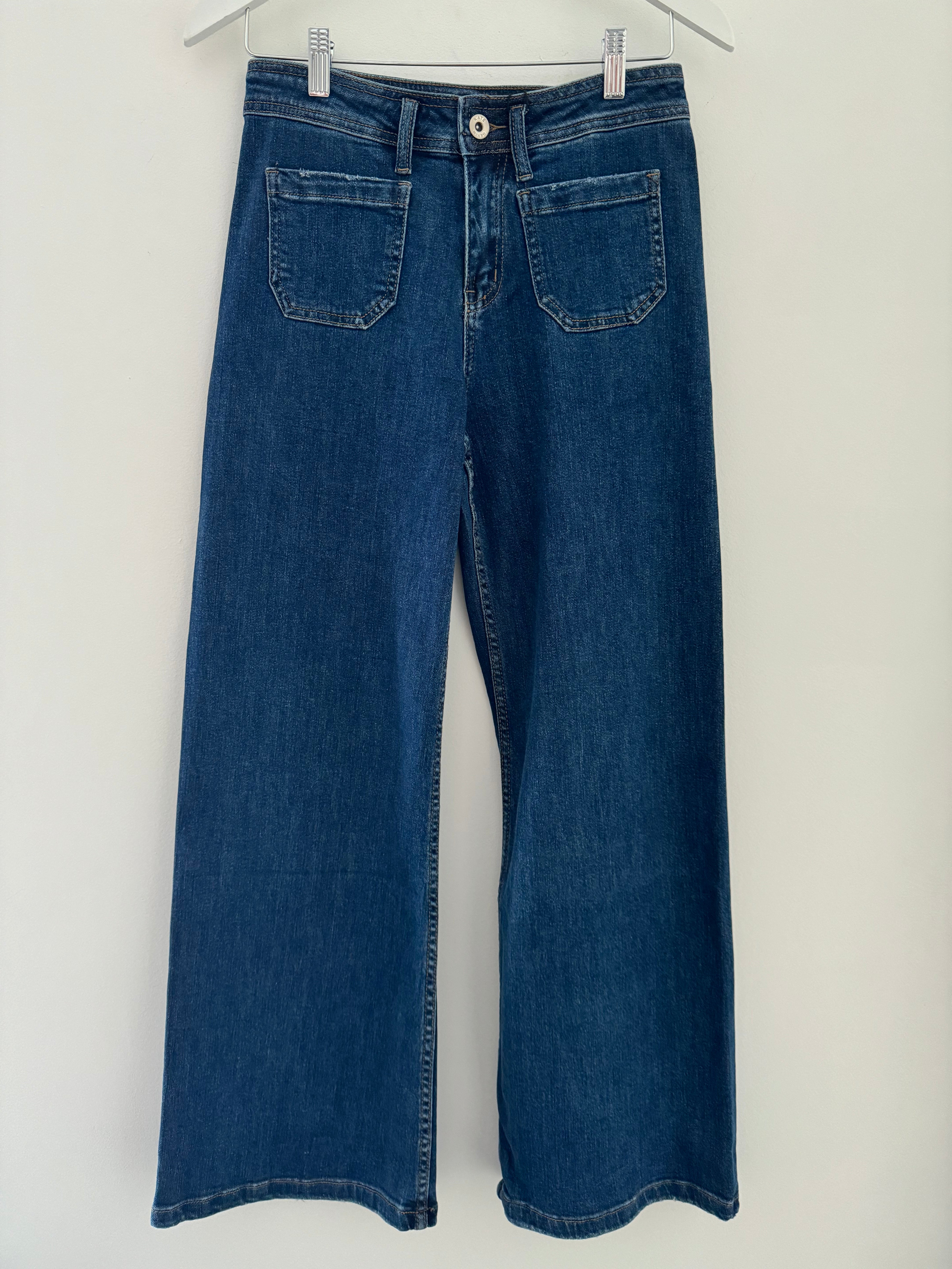 Stretch Flared Jeans in Mid Denim