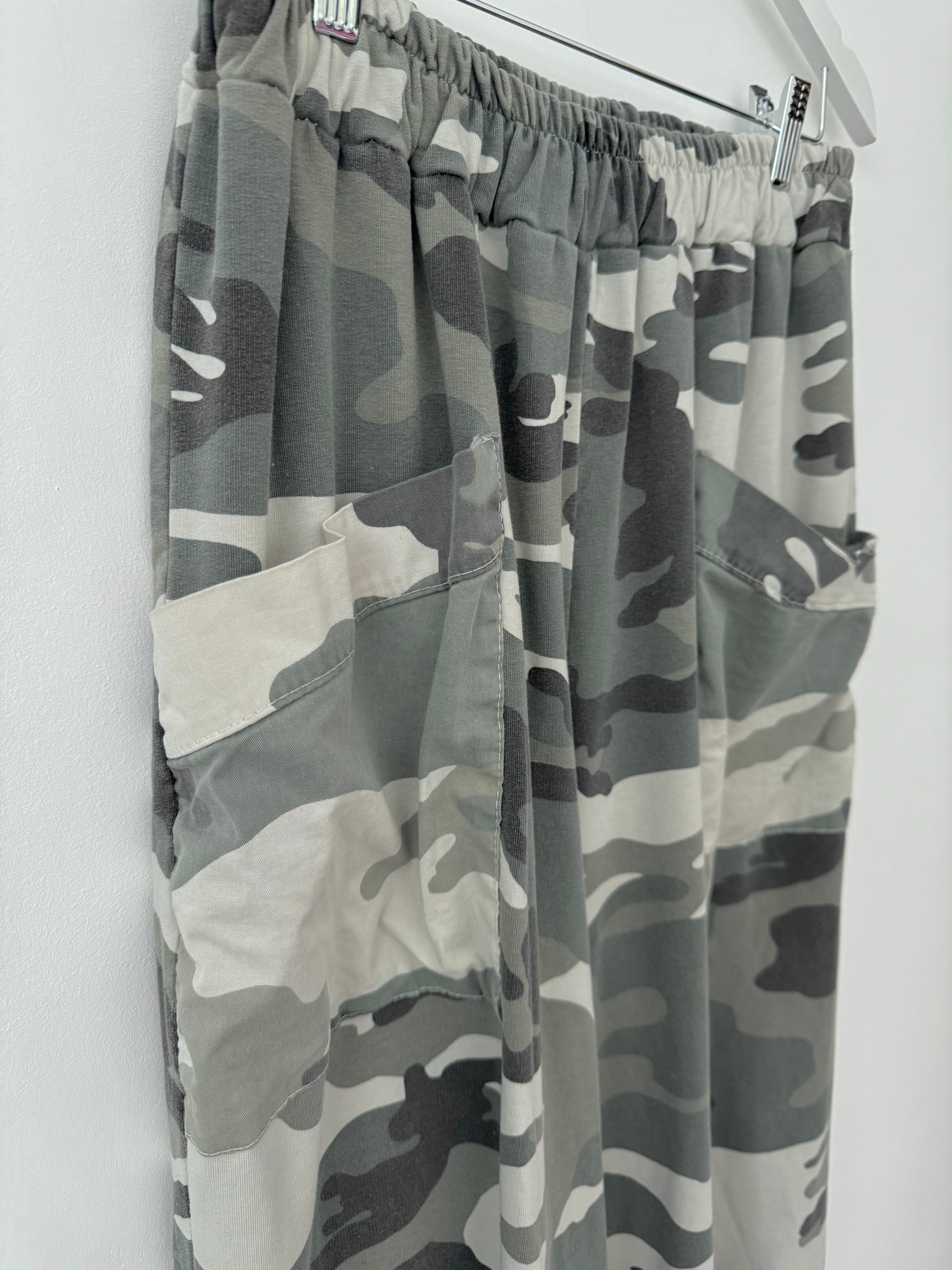 Barrel Cotton Jersey Trousers in Khaki Camo