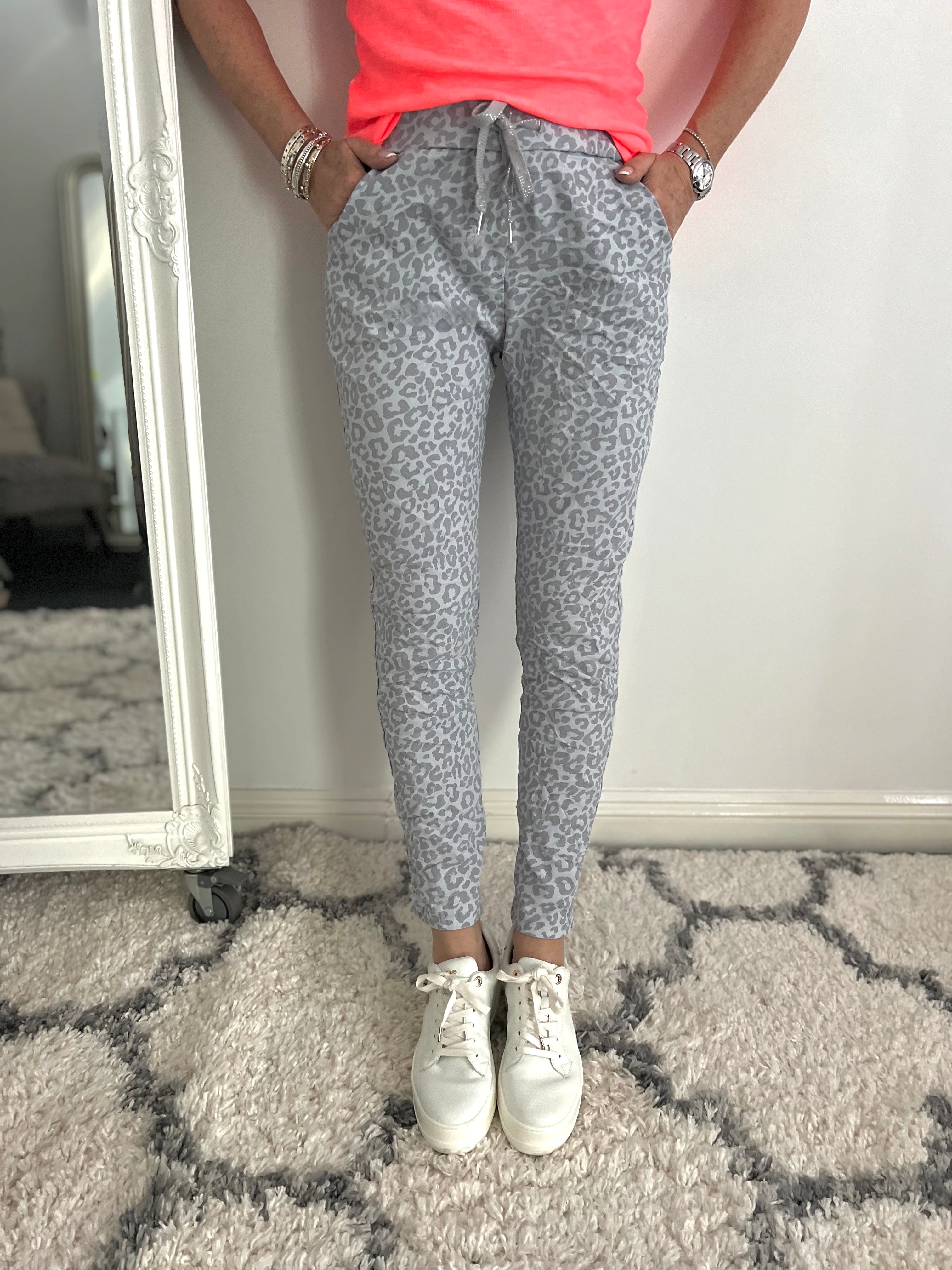 Slimfit Cotton Stretch Joggers in Grey Leopard