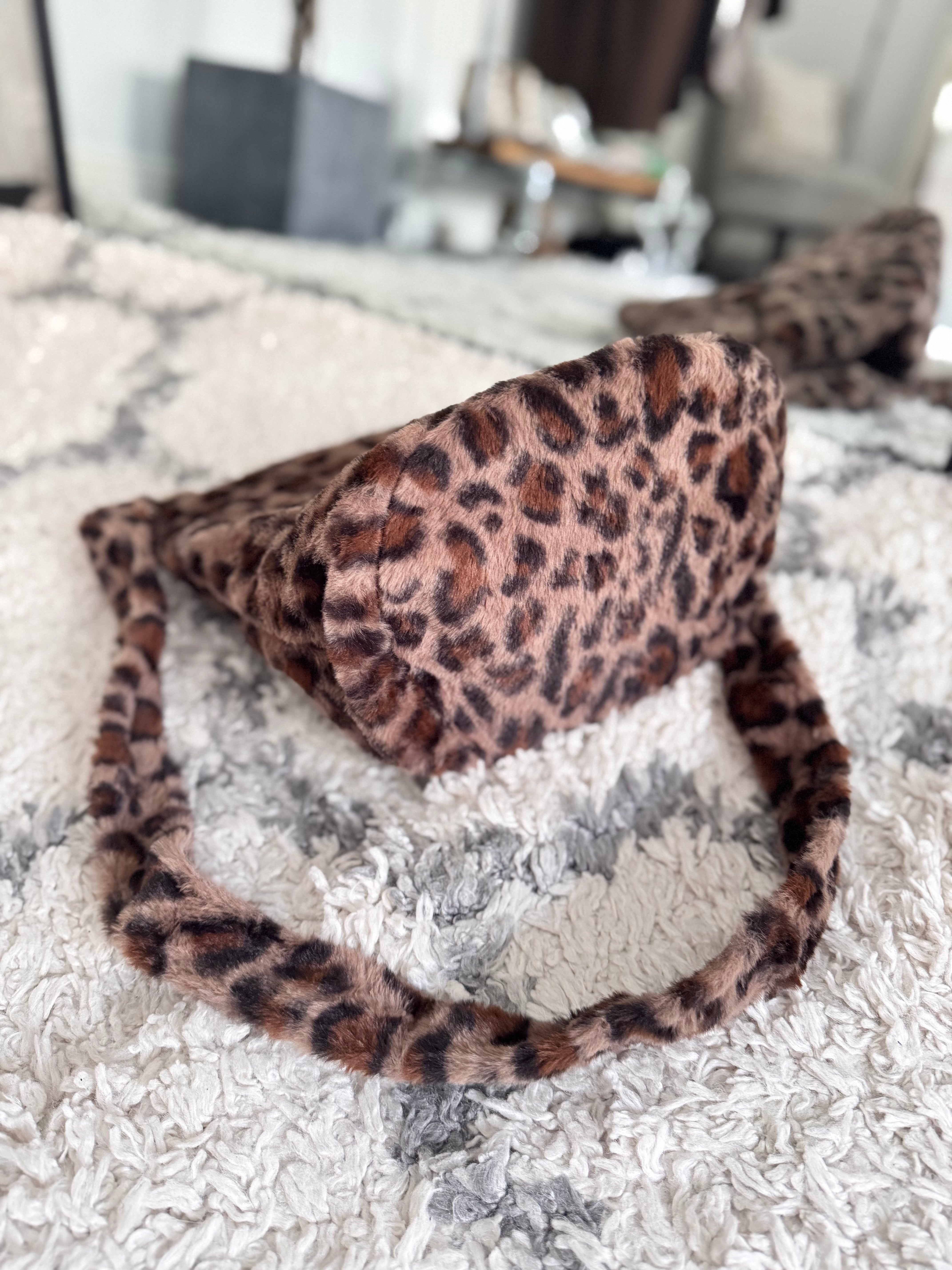 Faux Fur Bucket Bag in Leopard