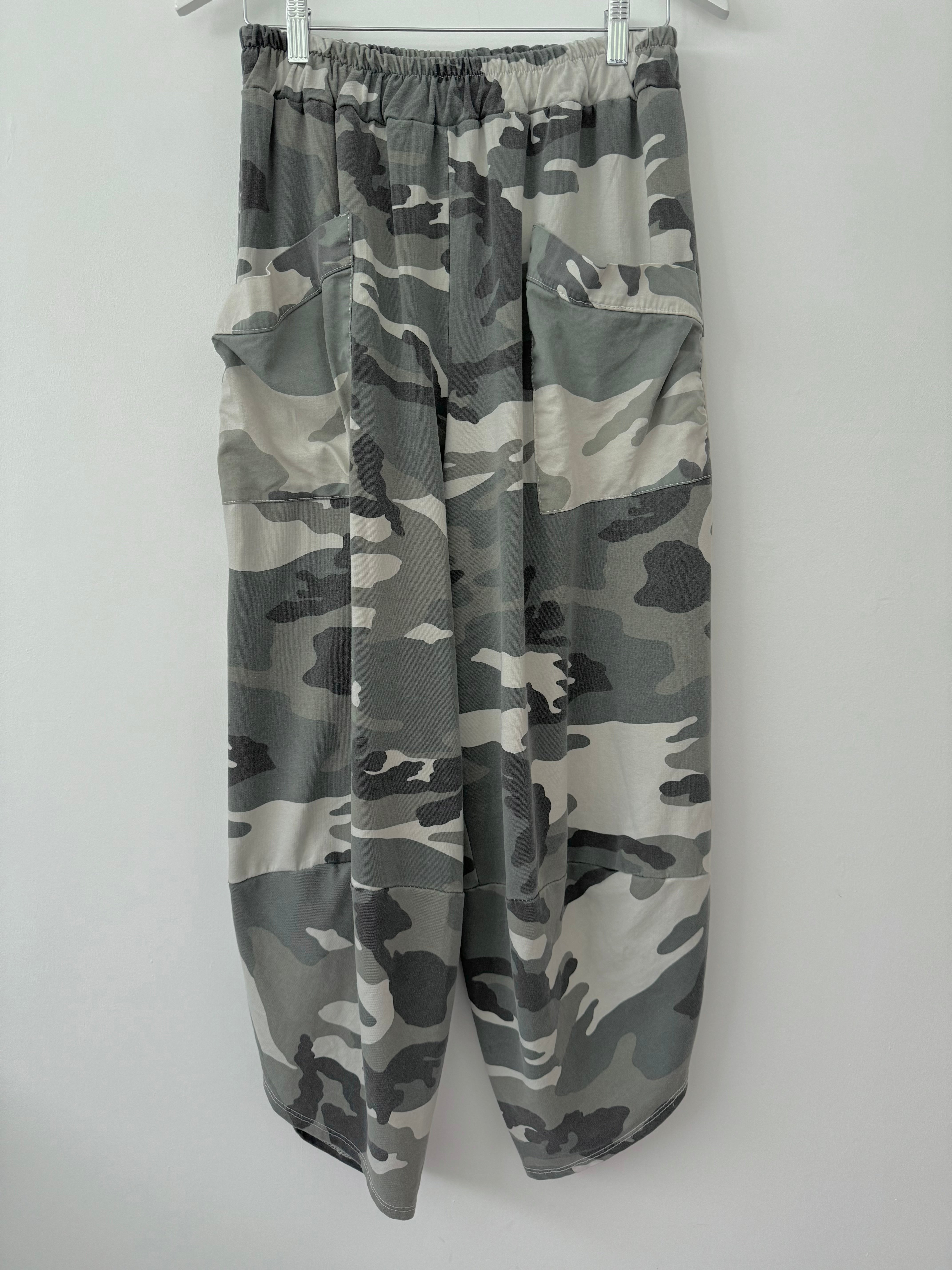 Barrel Cotton Jersey Trousers in Khaki Camo