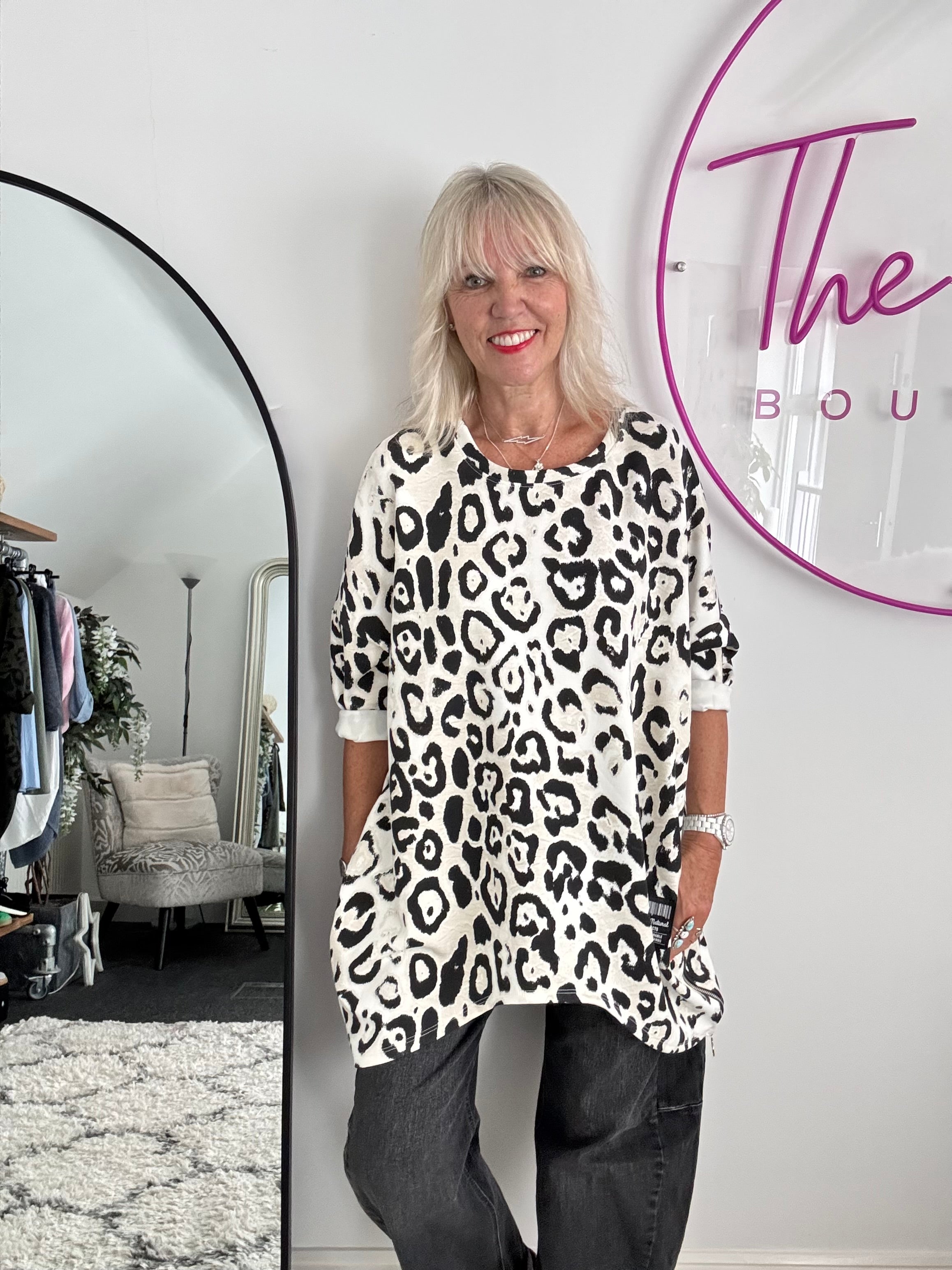 Oversized Sweatshirt in Snow Leopard