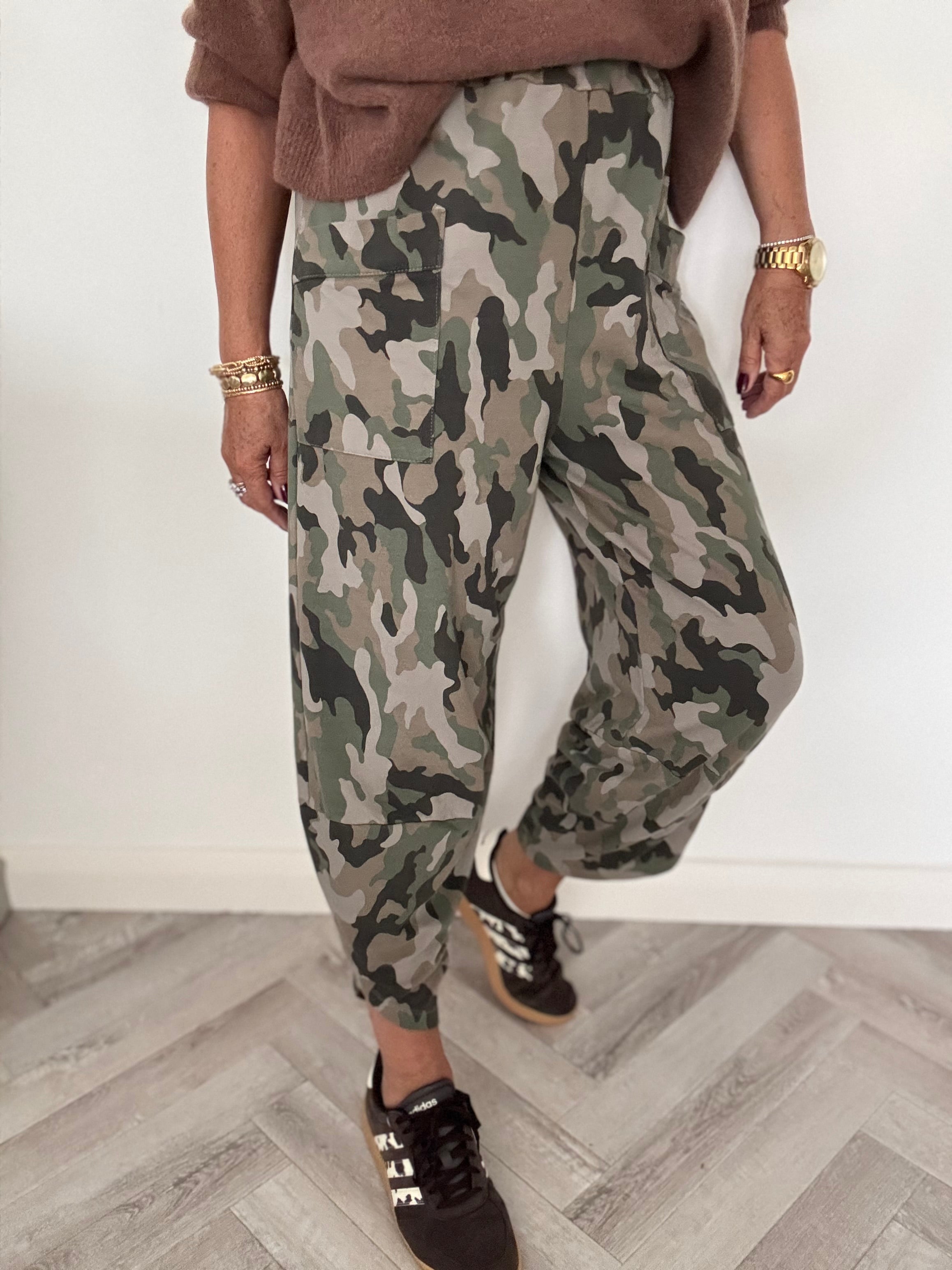 Barrel Cotton Jersey Trousers in Pale Mocha Camo