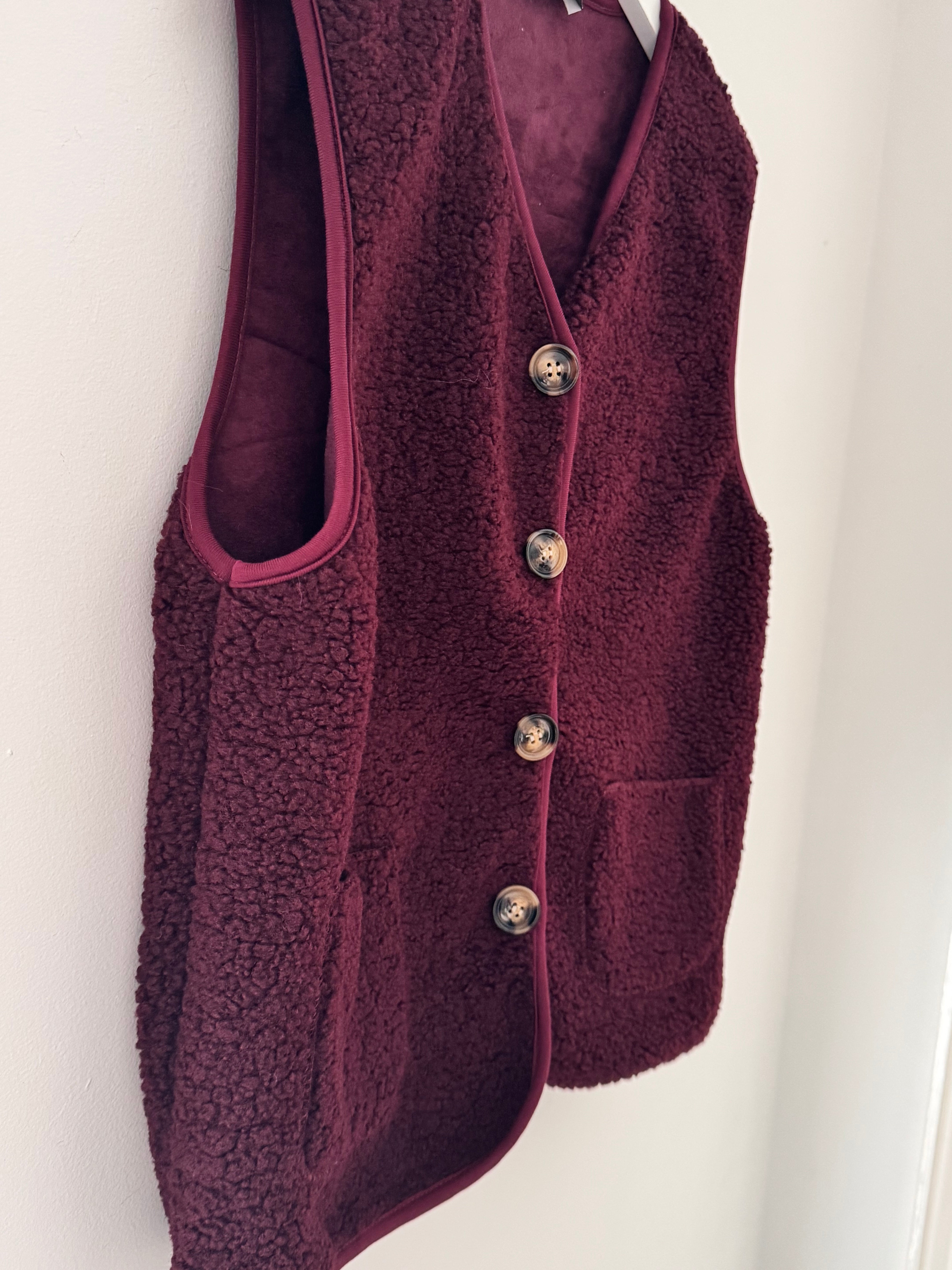 Boucle Gilet in Plum
