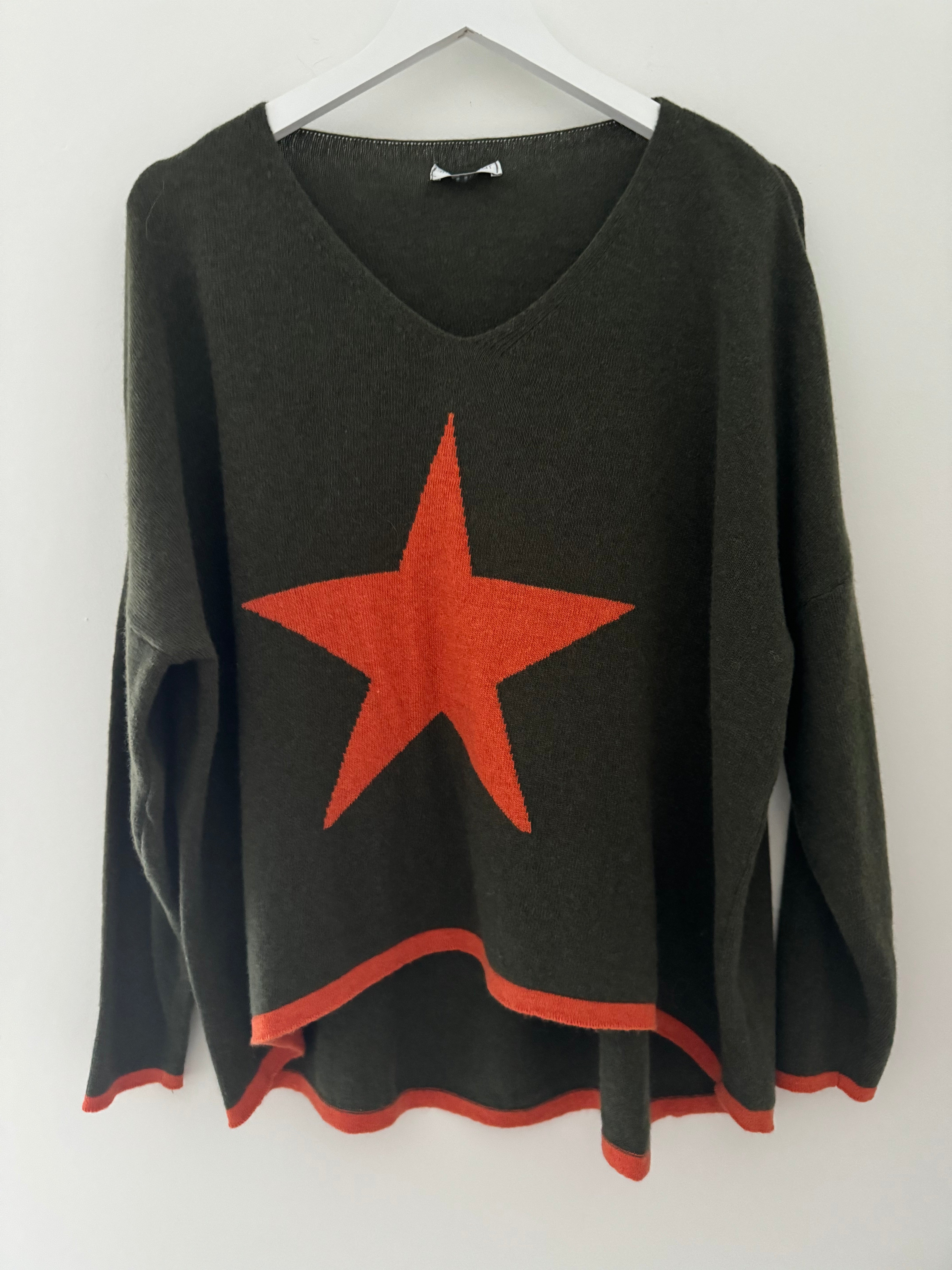 Star Cashmere V Neck Jumper in Khaki & Orange