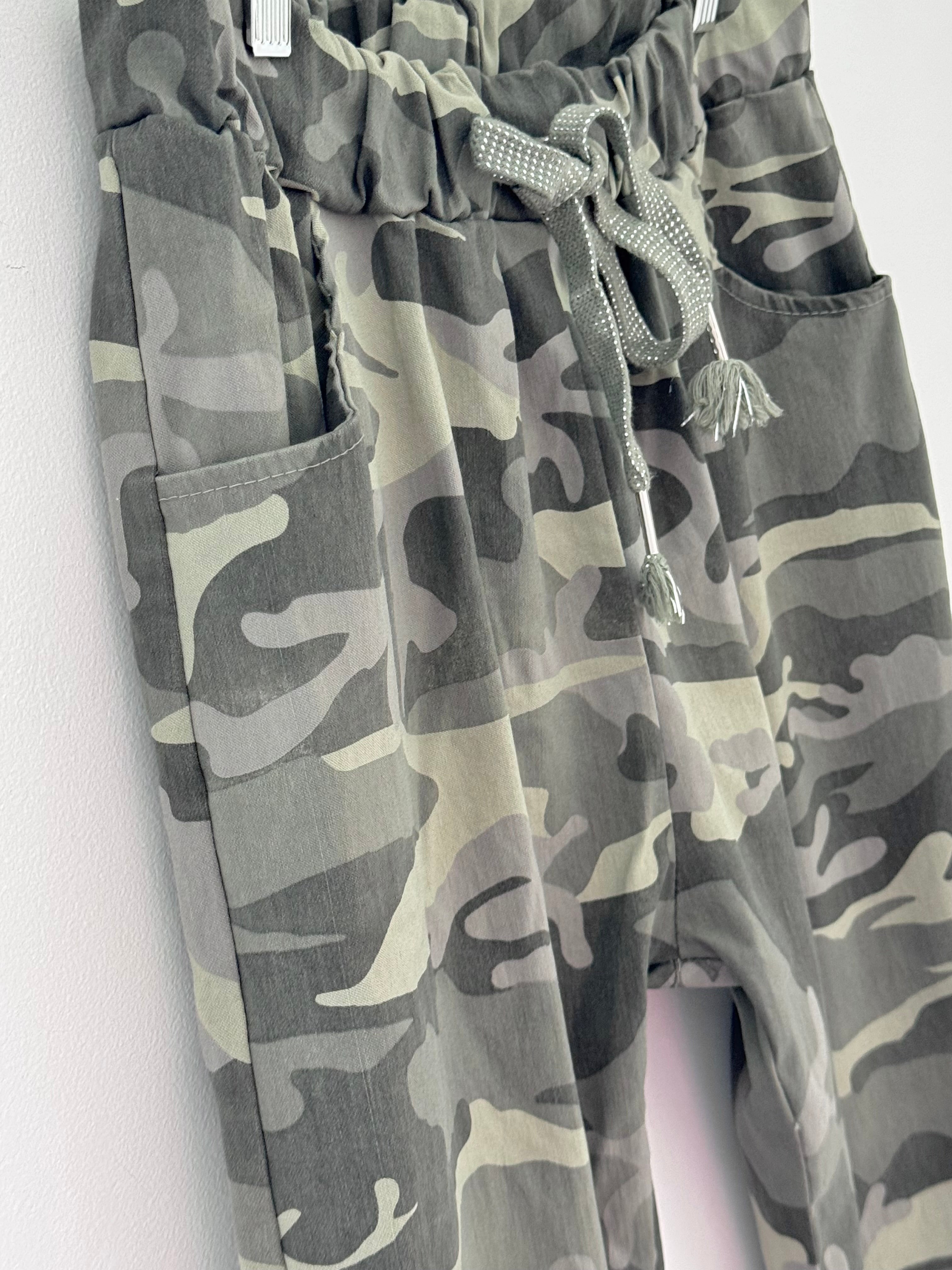 Super Stretch Joggers in Khaki Camo