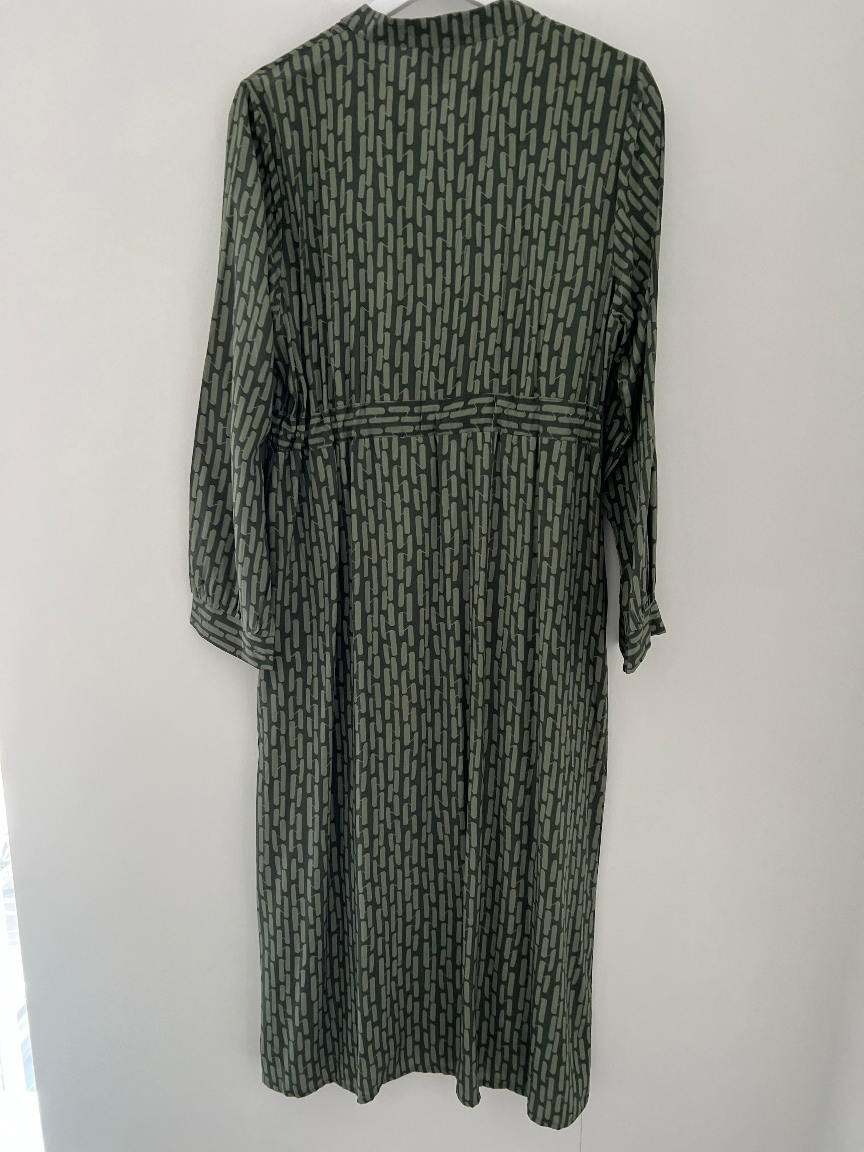 Print Shirtwaister Pocket Dress in Khaki