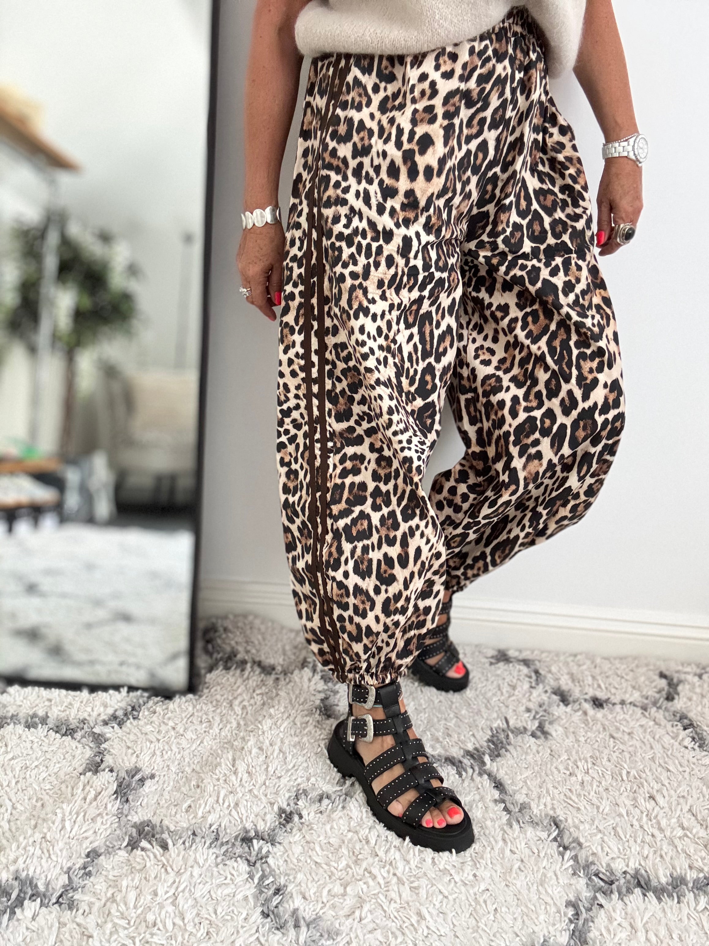 Cotton Barrel Trousers in Leopard