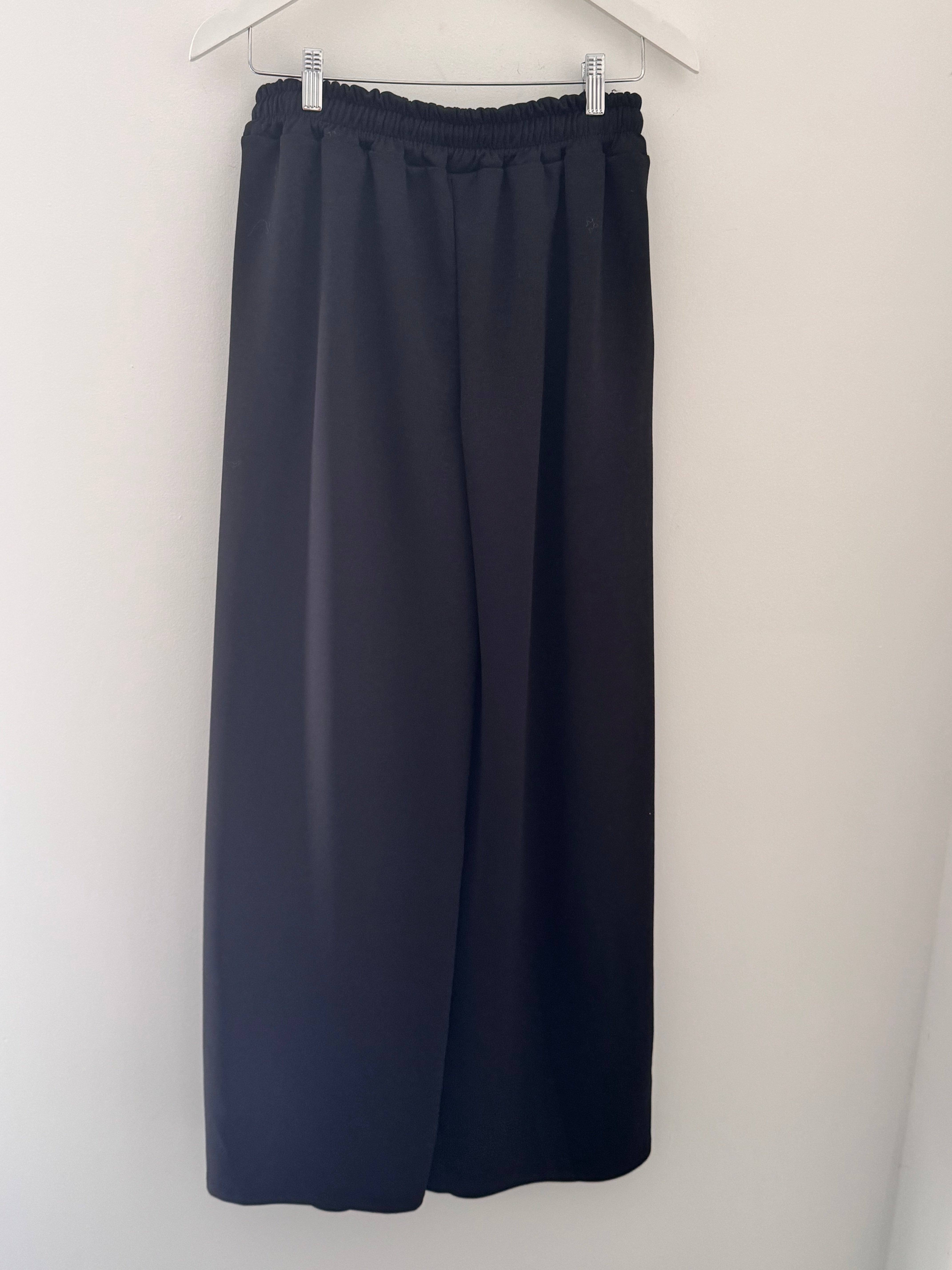 Wide Leg Stretch Trousers in Black