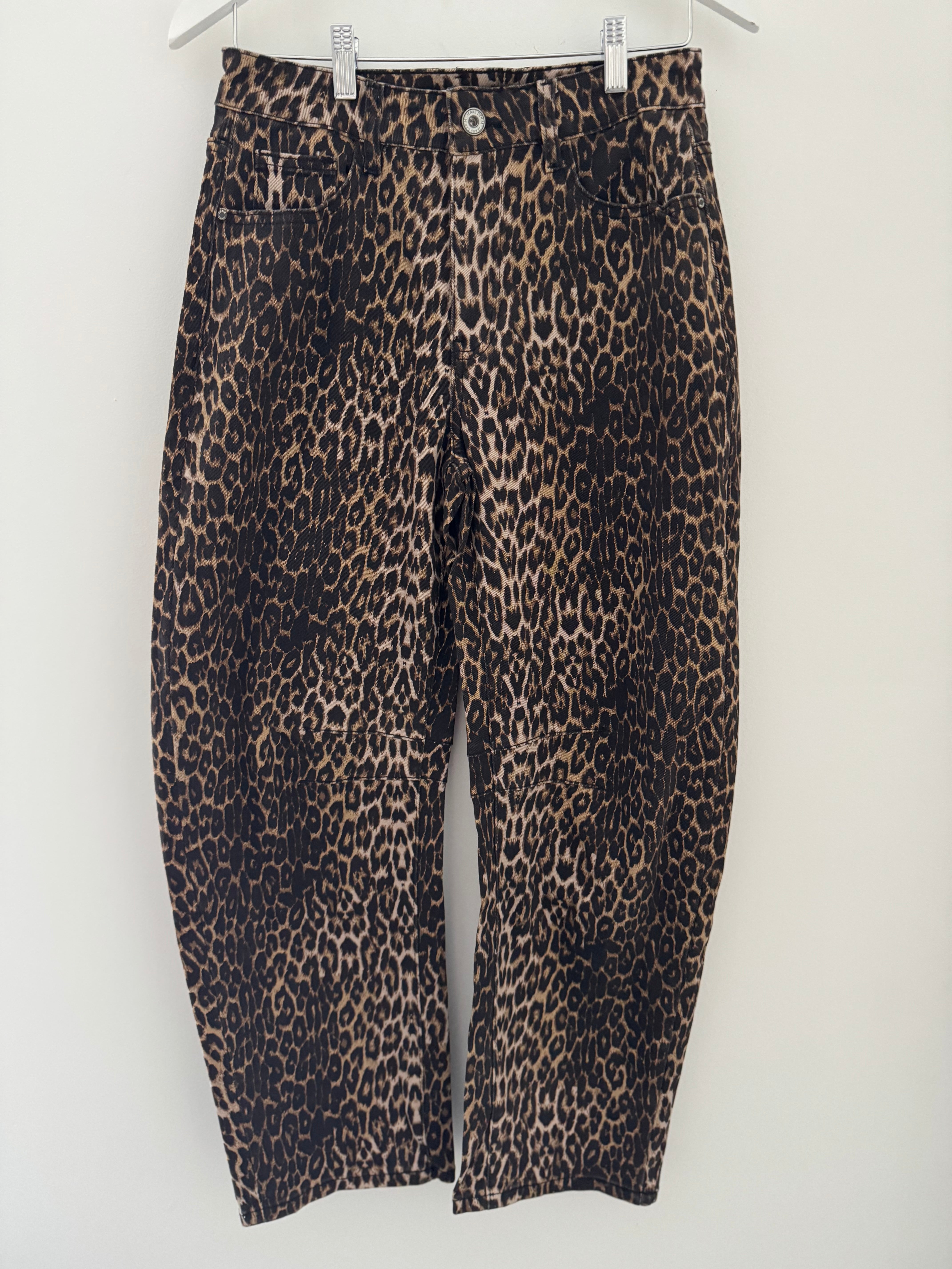 Barrel Leg Jeans in Leopard