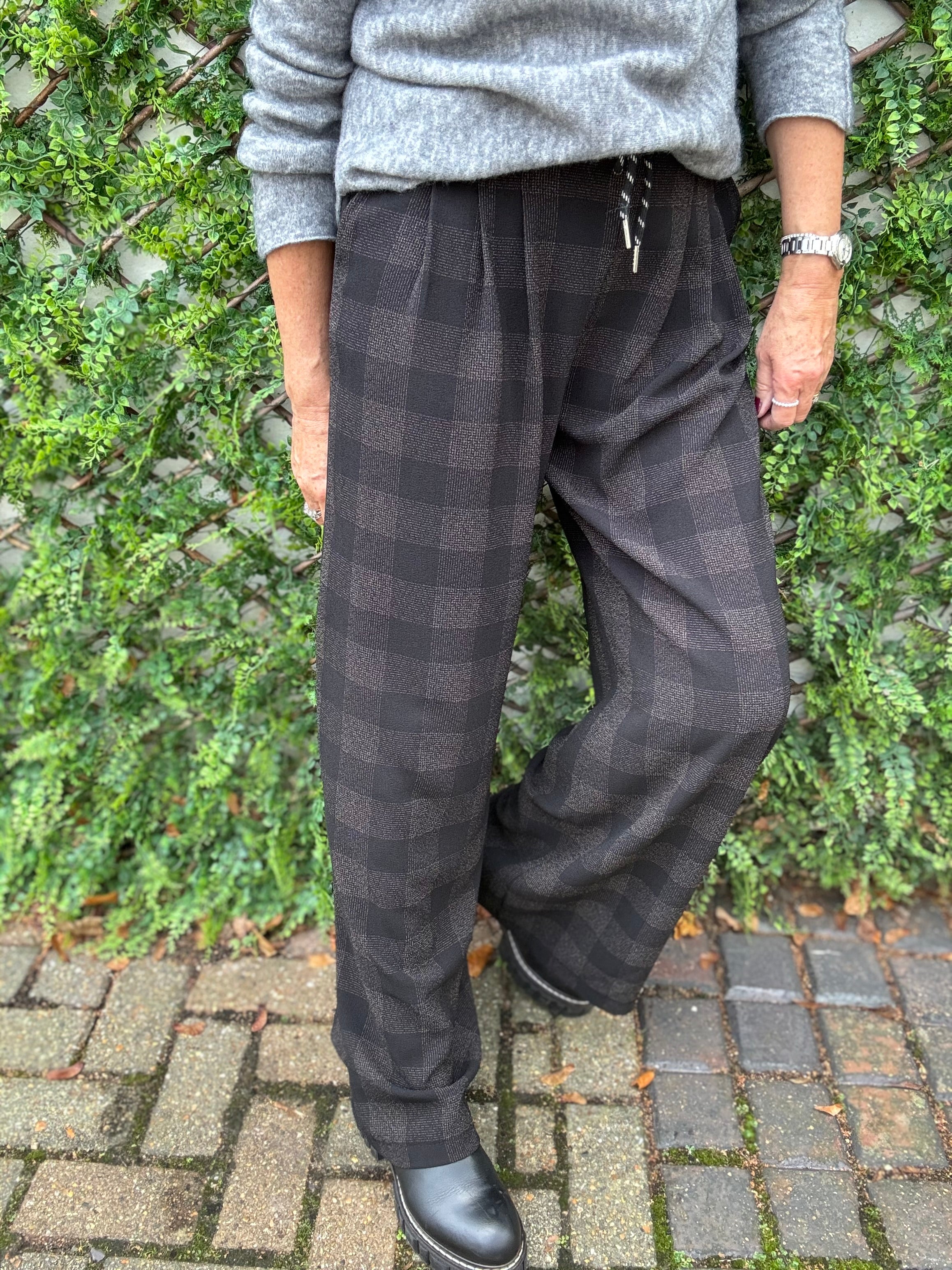 Designer Check Trousers in Black & Tan