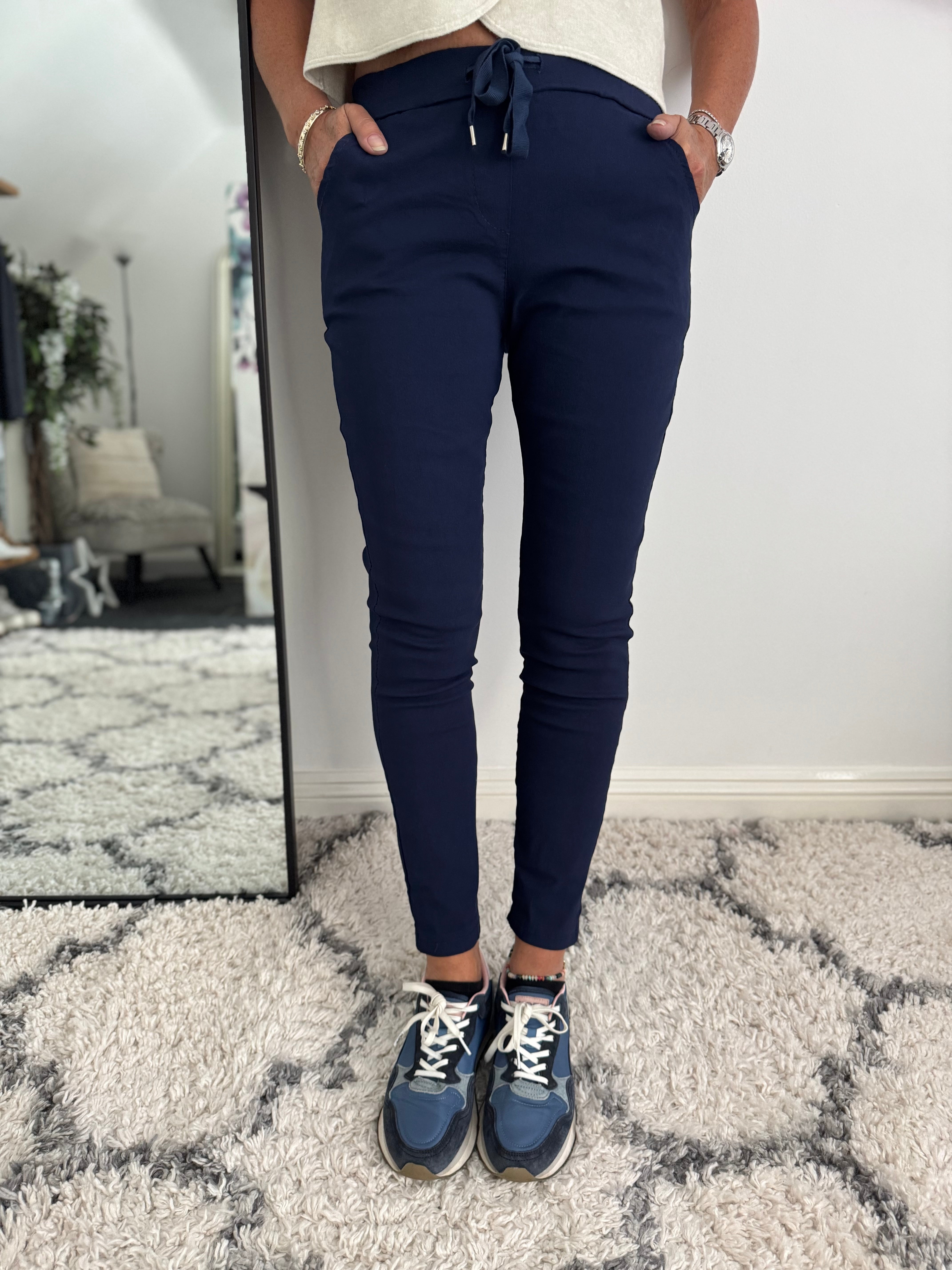 Slimfit Stretch Cotton Joggers in Navy