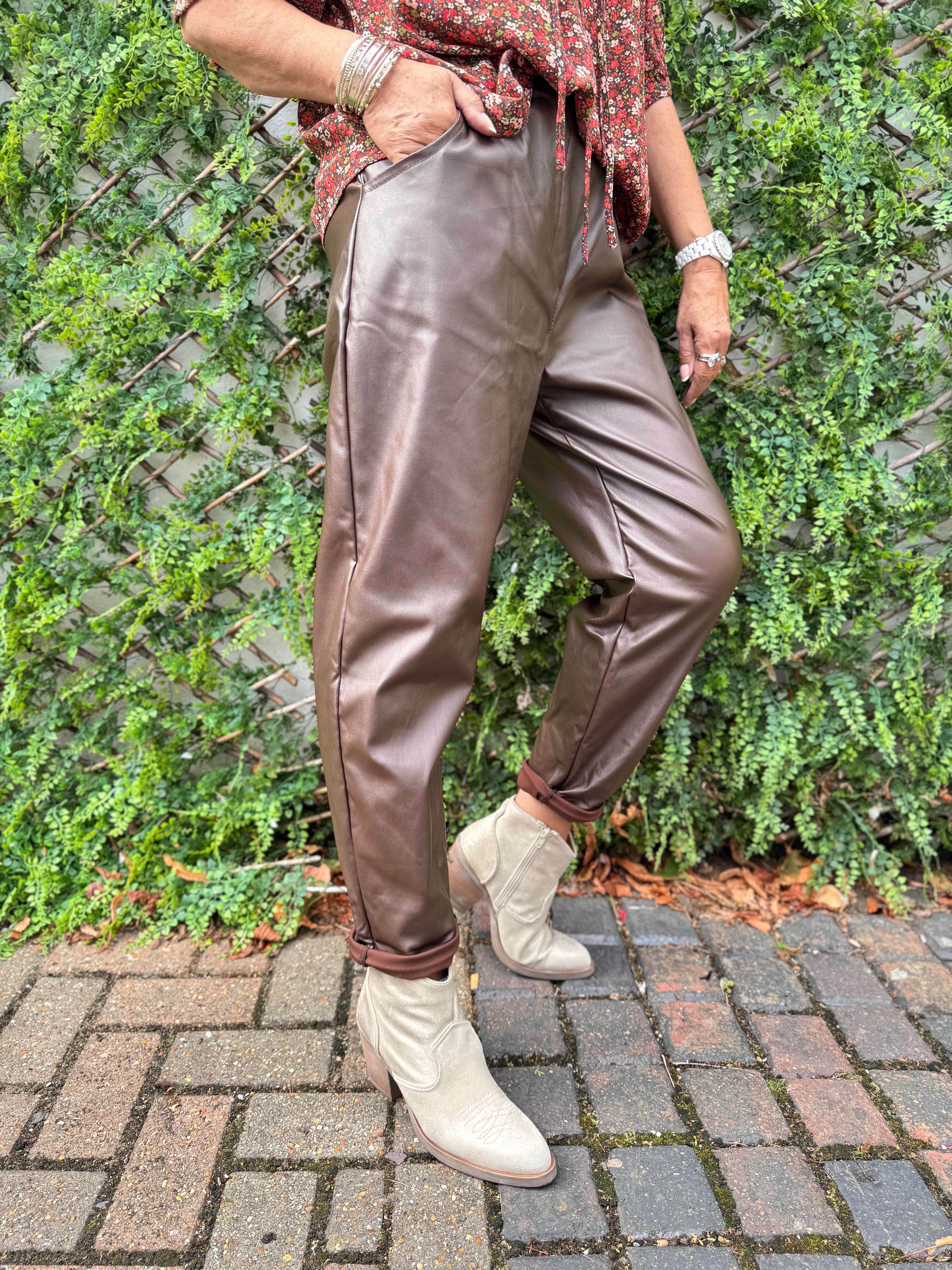 Super Stretch Waxed Barrel Trousers in Chocolate