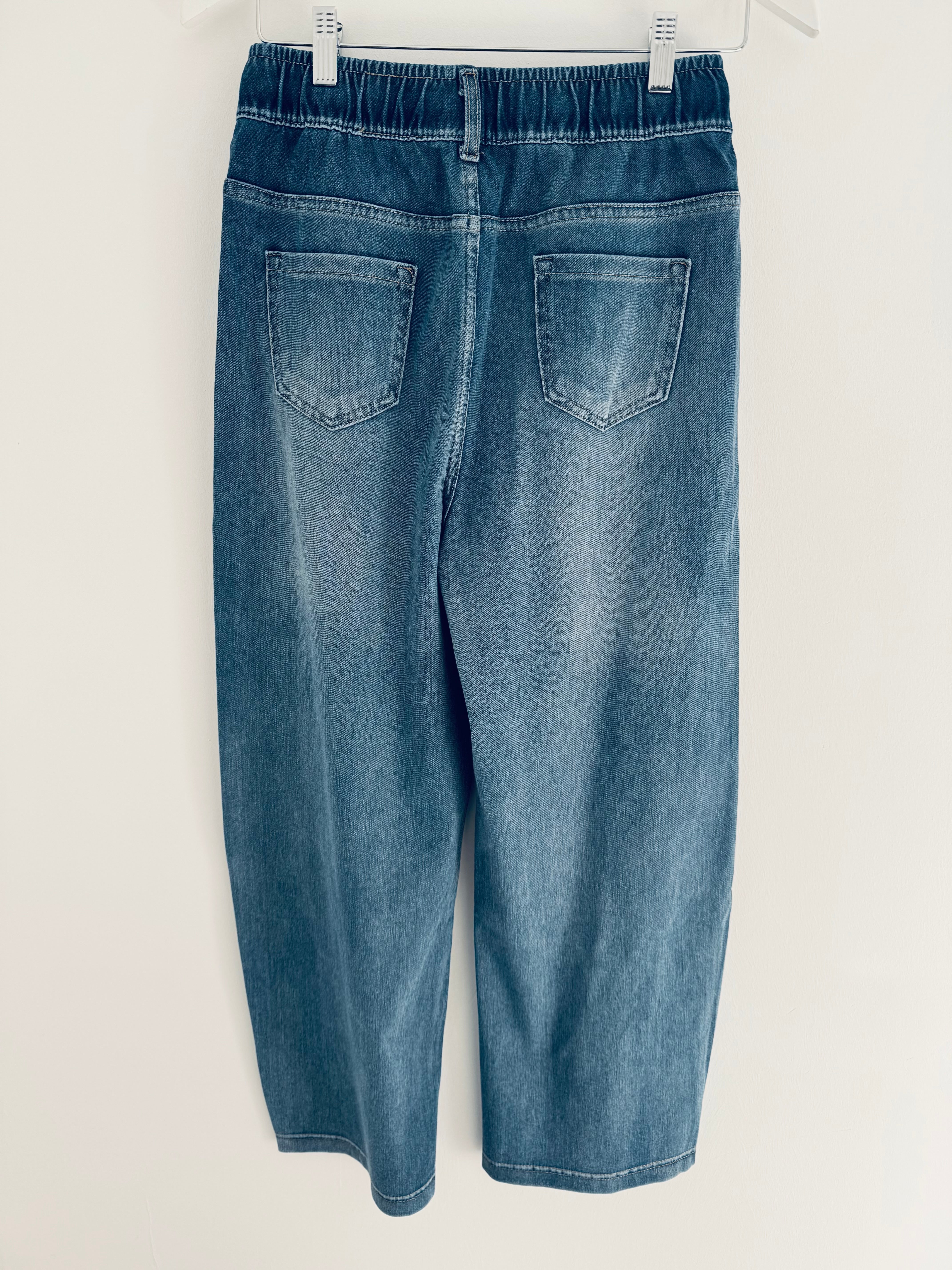 Stretch Barrel Leg Joggers in Mid Denim