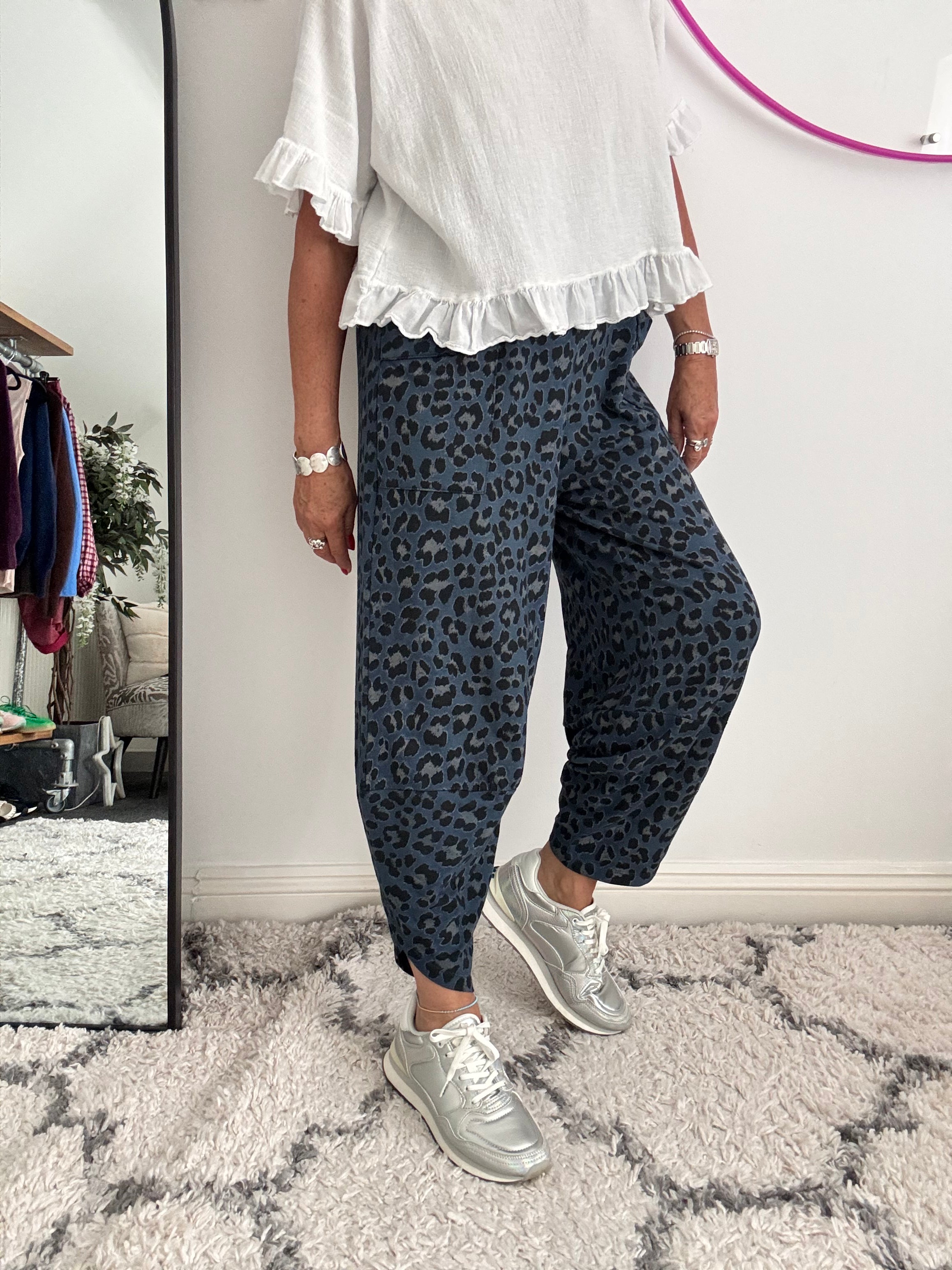 Barrel Stretch Trousers in Blue Leopard