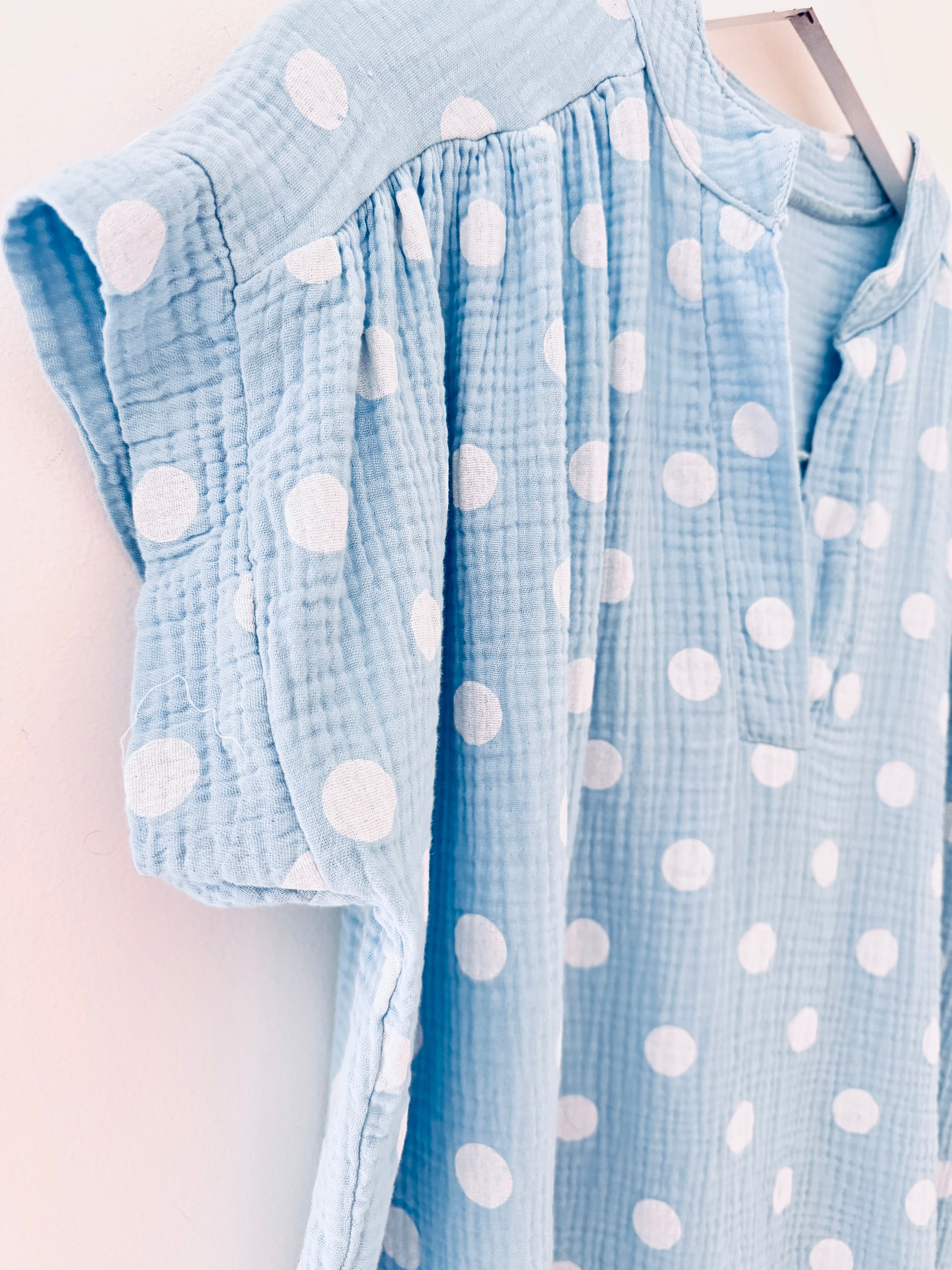 Cheesecloth Spot Top in Blue & White