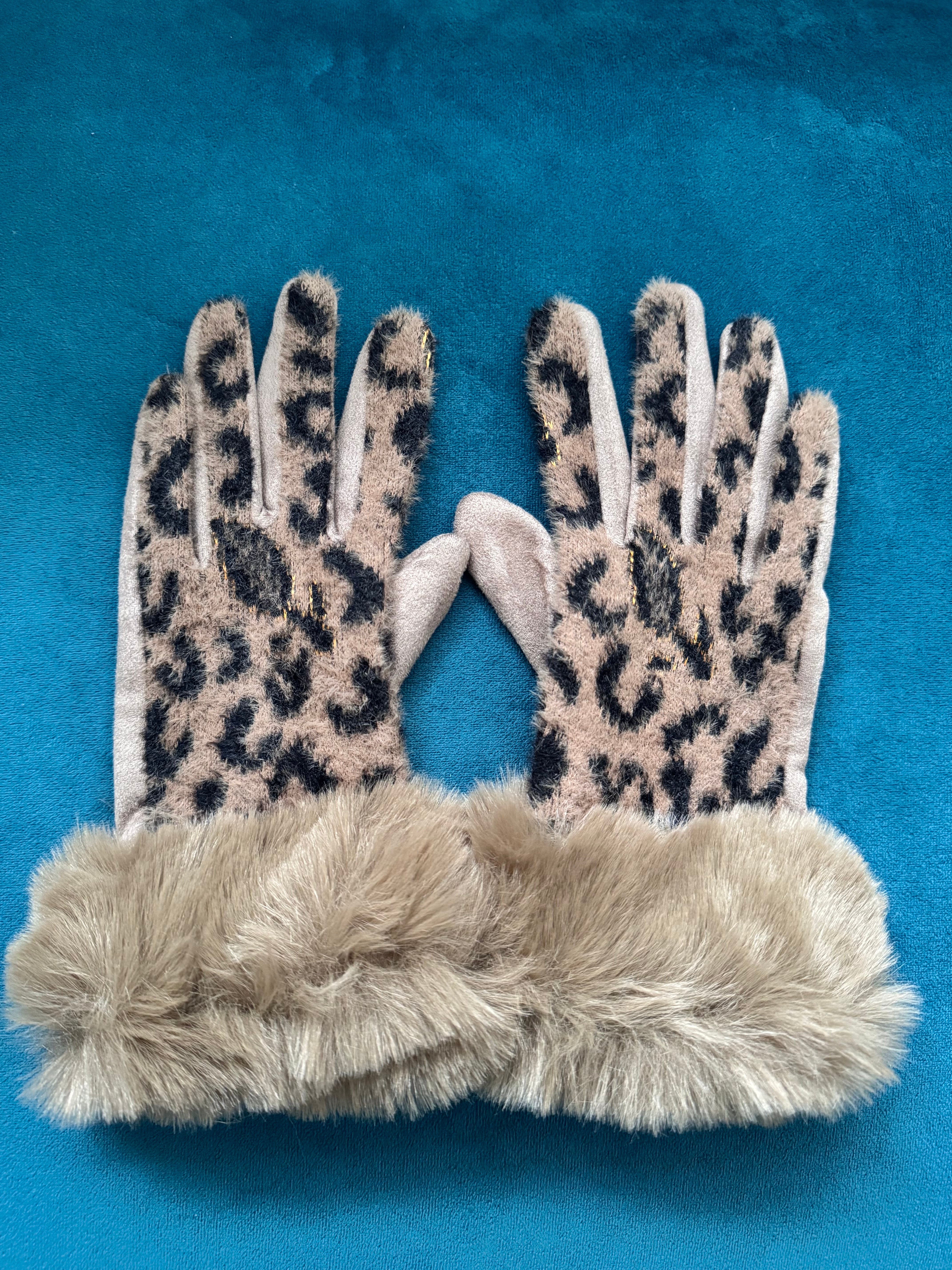 Leopard Gloves with Fur Trim in Mocha & Black