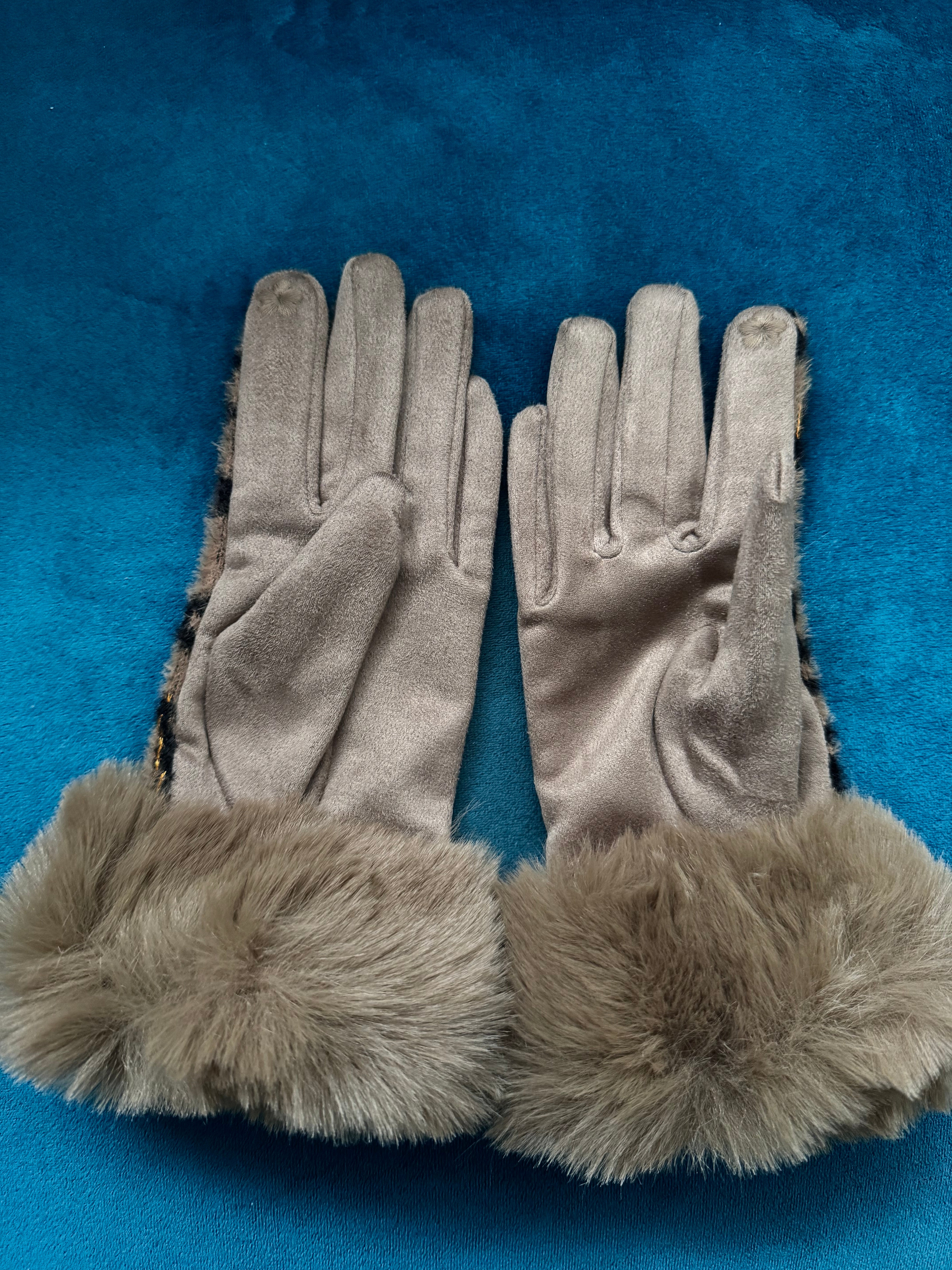Leopard Gloves with Fur Trim in Mocha & Black