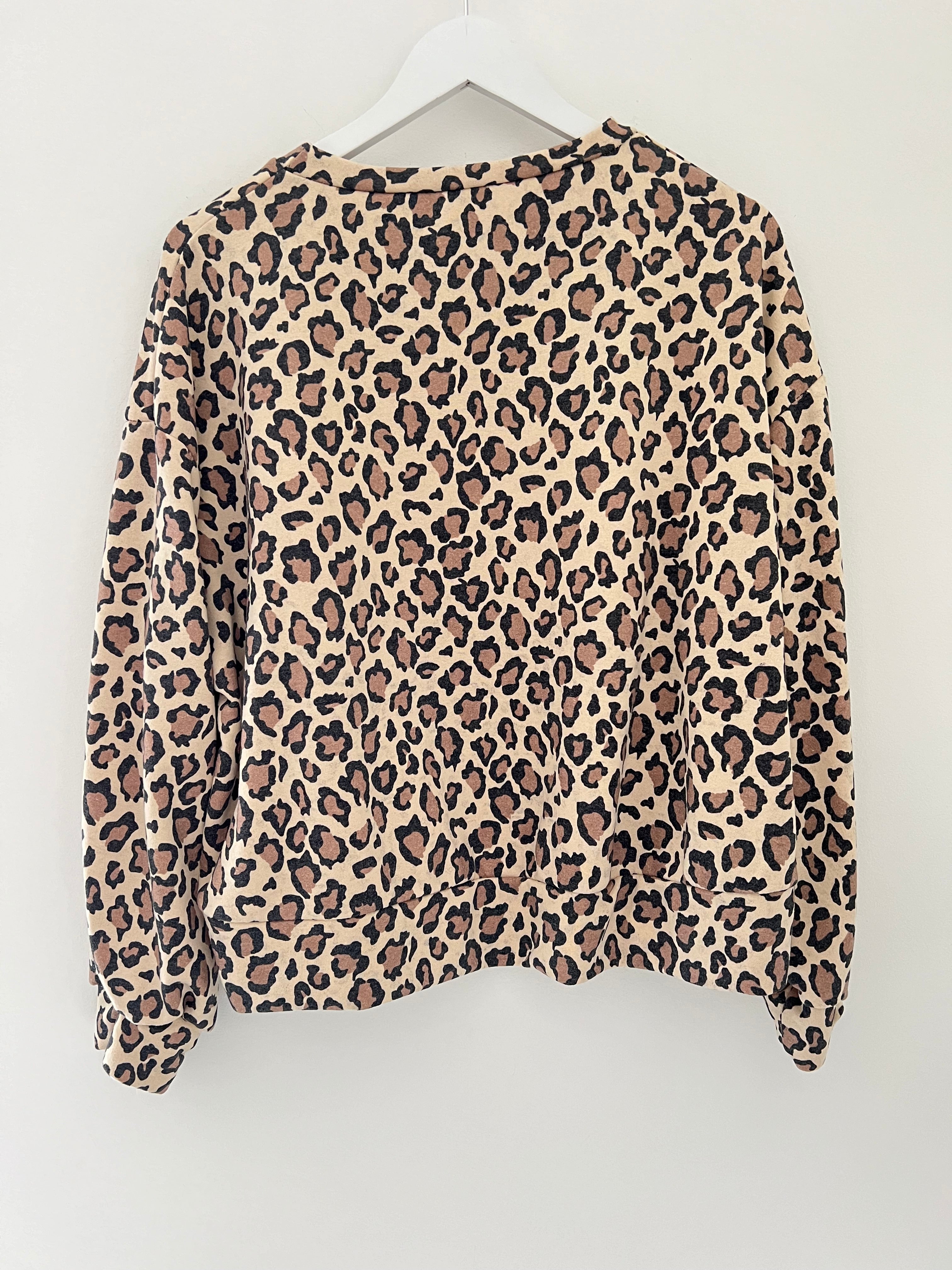 Paris Sweatshirt in Stone Leopard