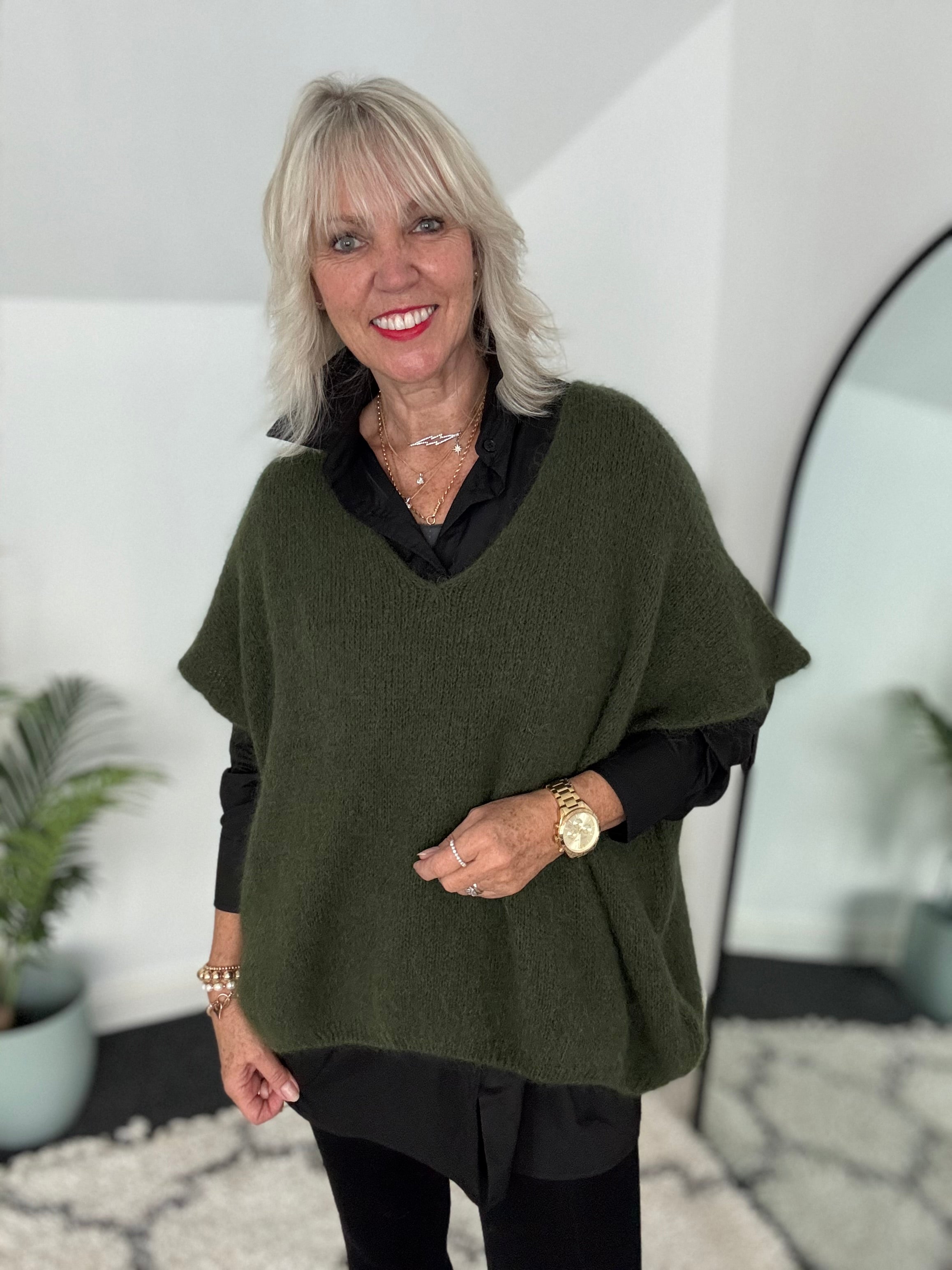 Oversized Poplin Shirt in Black