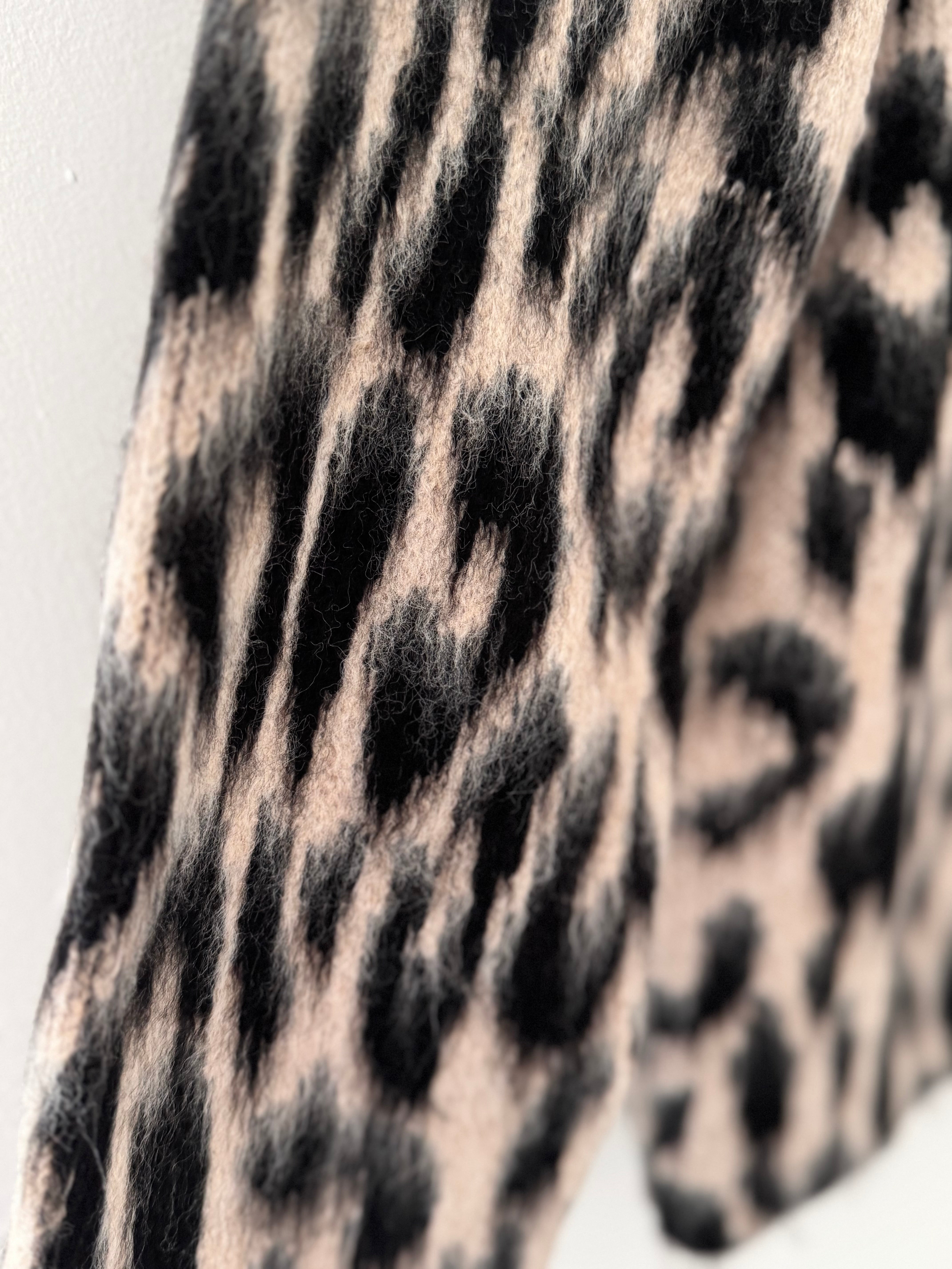 Soft & Hazy Buttoned Cardi in Leopard