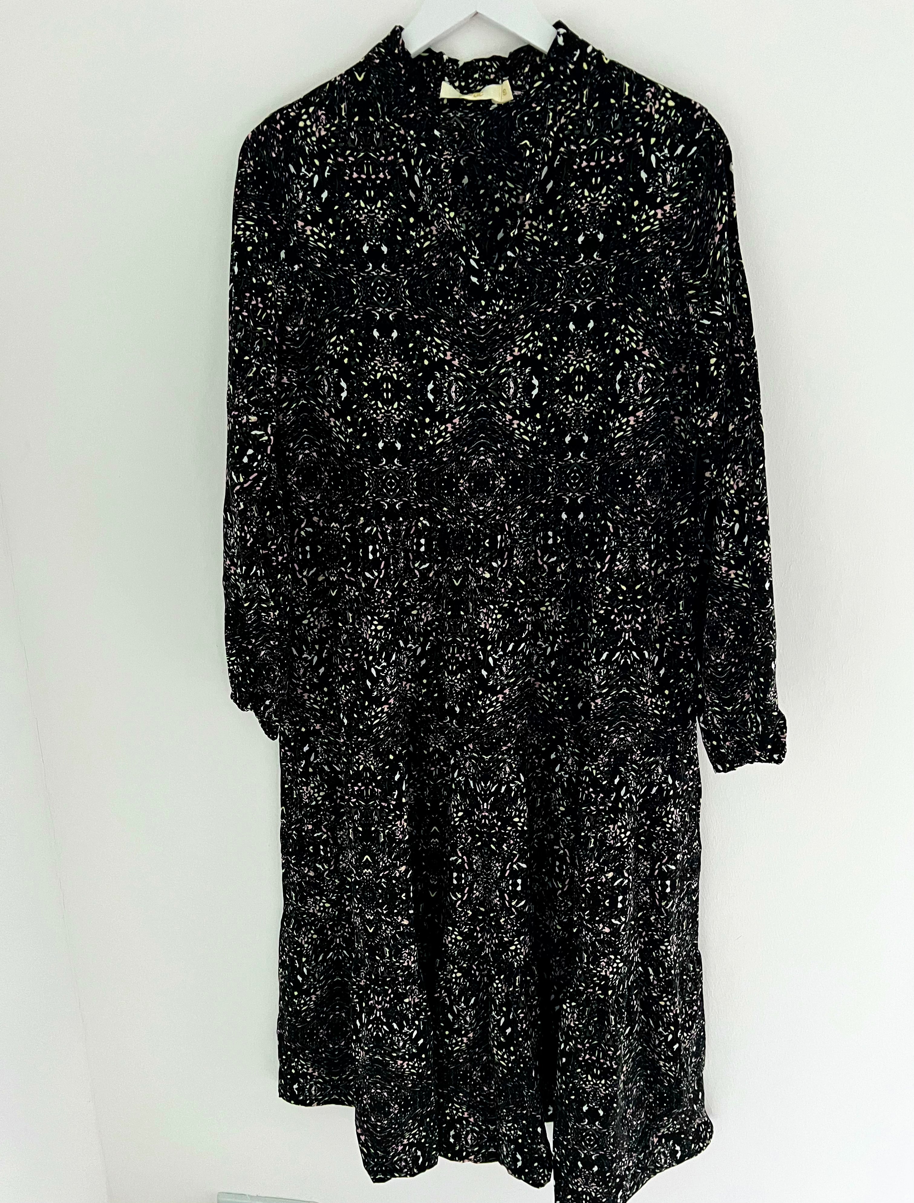 Tiered V Neck Mosaic Print Dress in Black