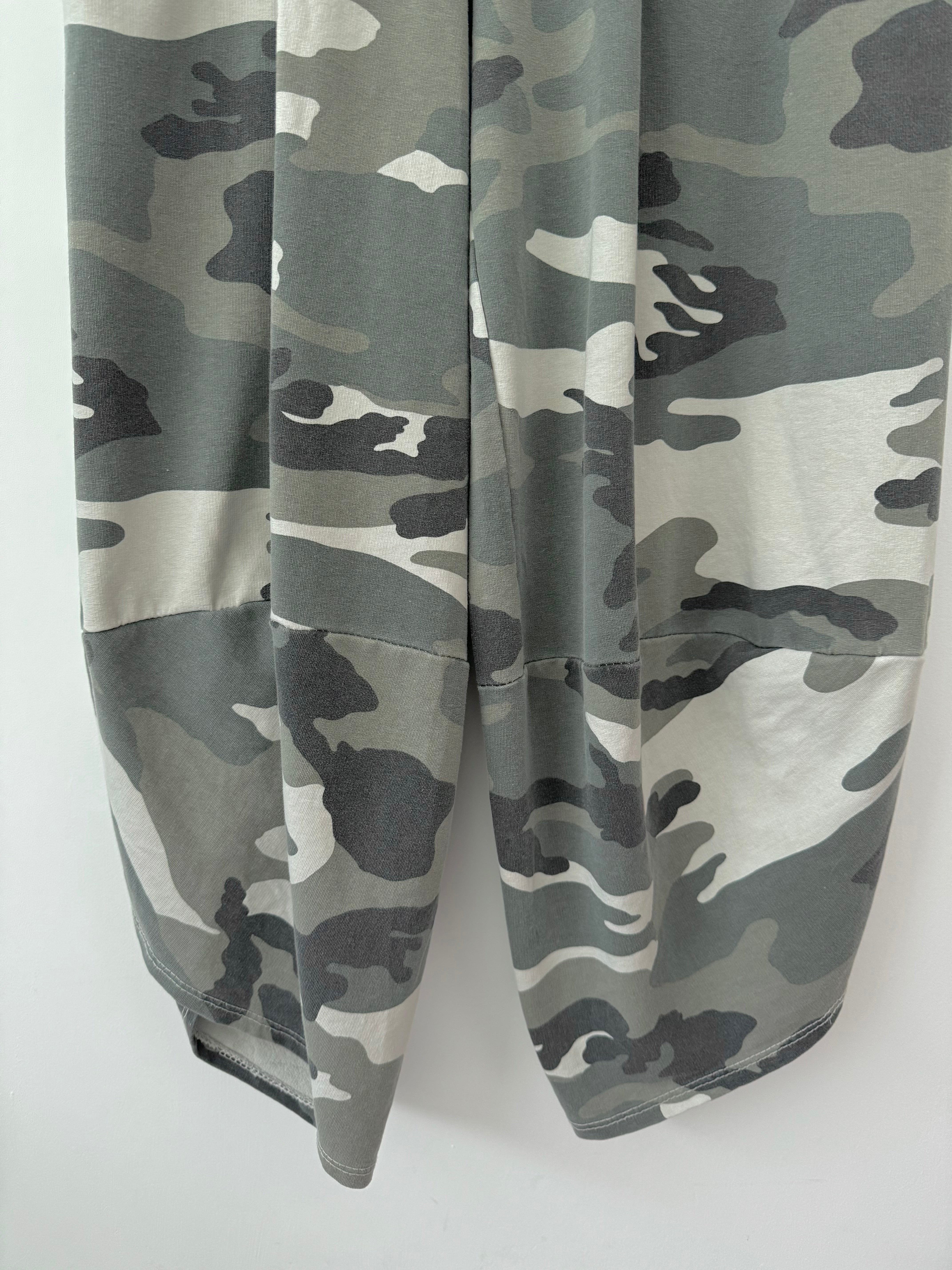 Barrel Cotton Jersey Trousers in Khaki Camo