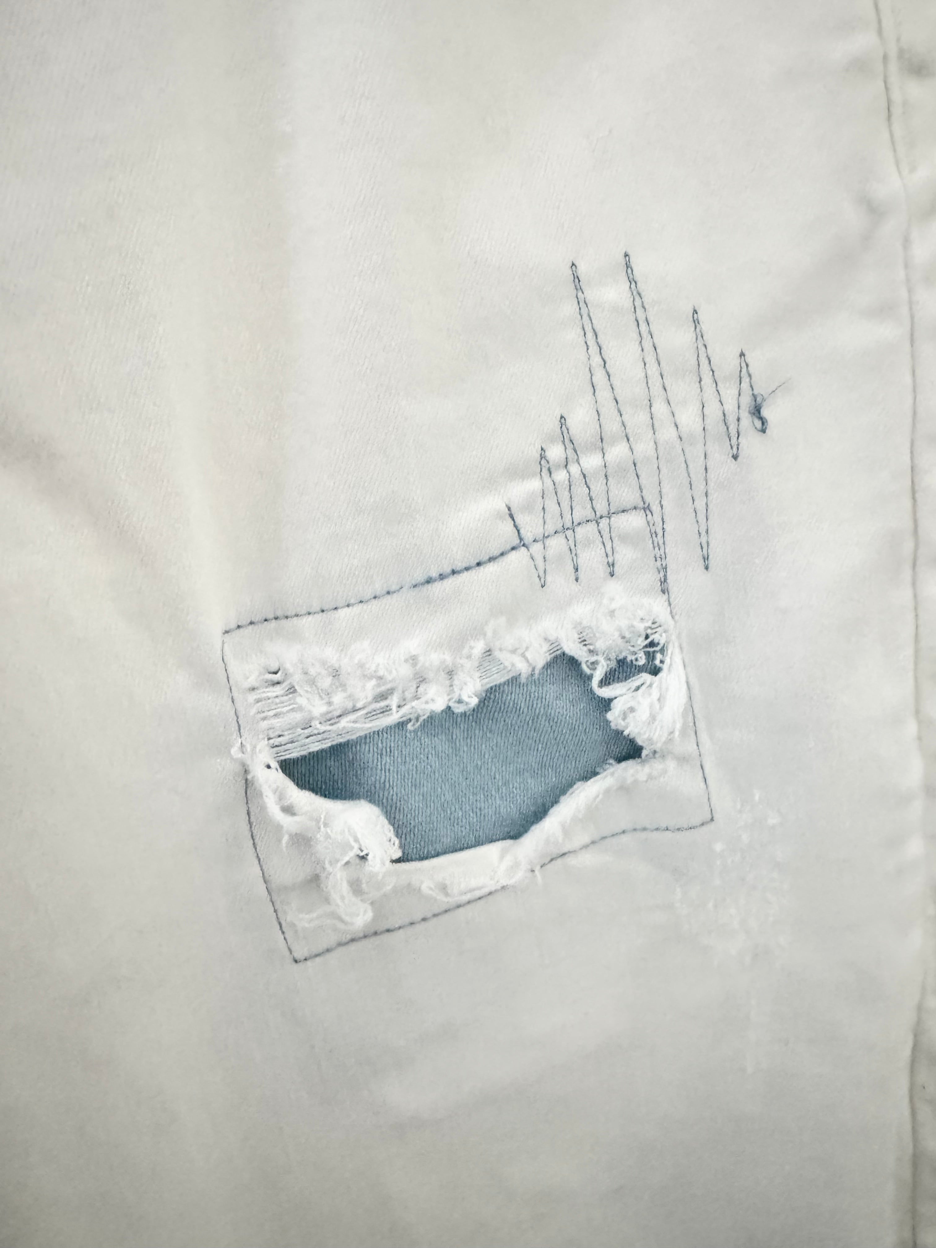 Patched Barrel Leg Jeans in White