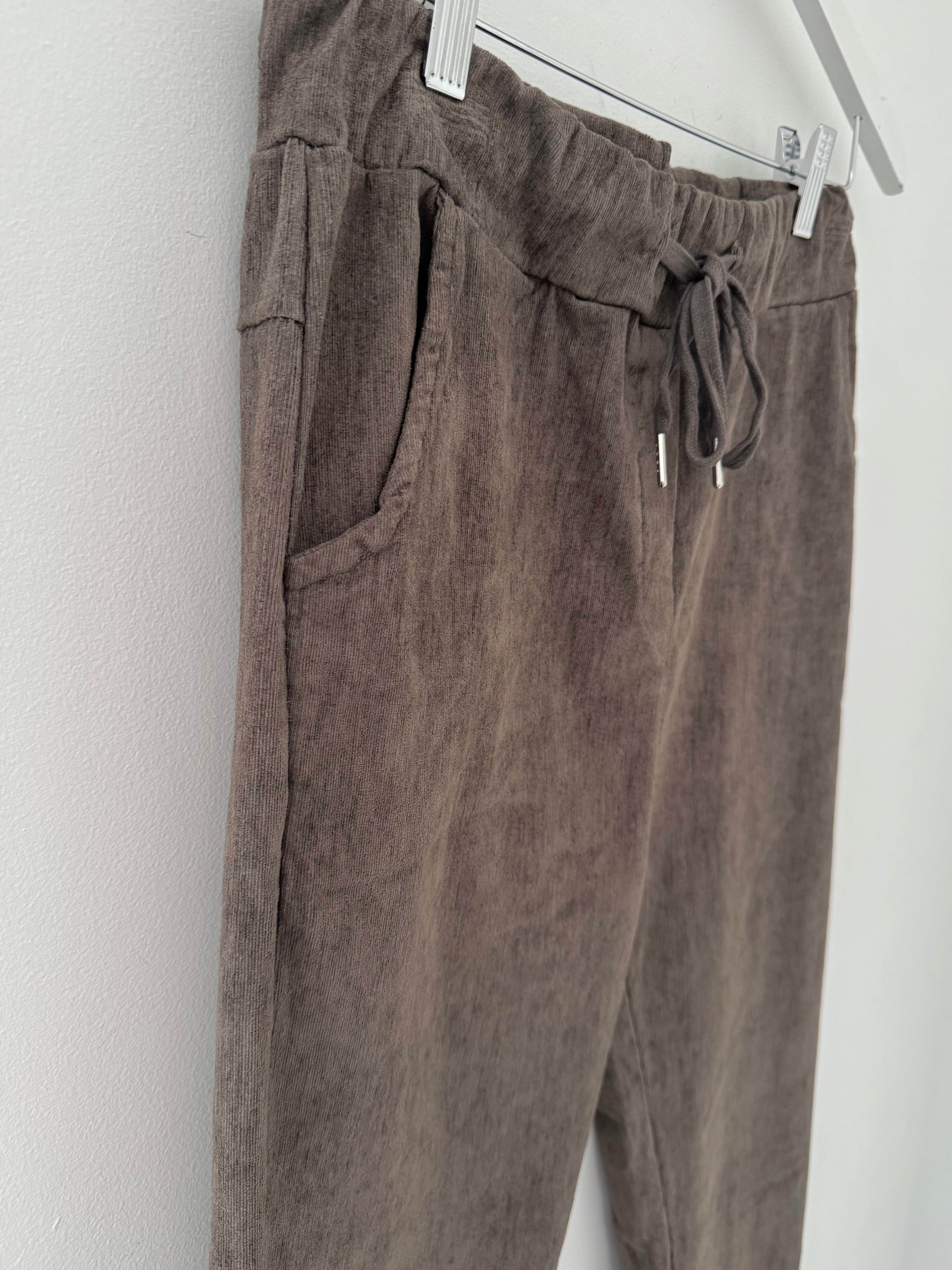 Needlecord Stretch Joggers in Mocha