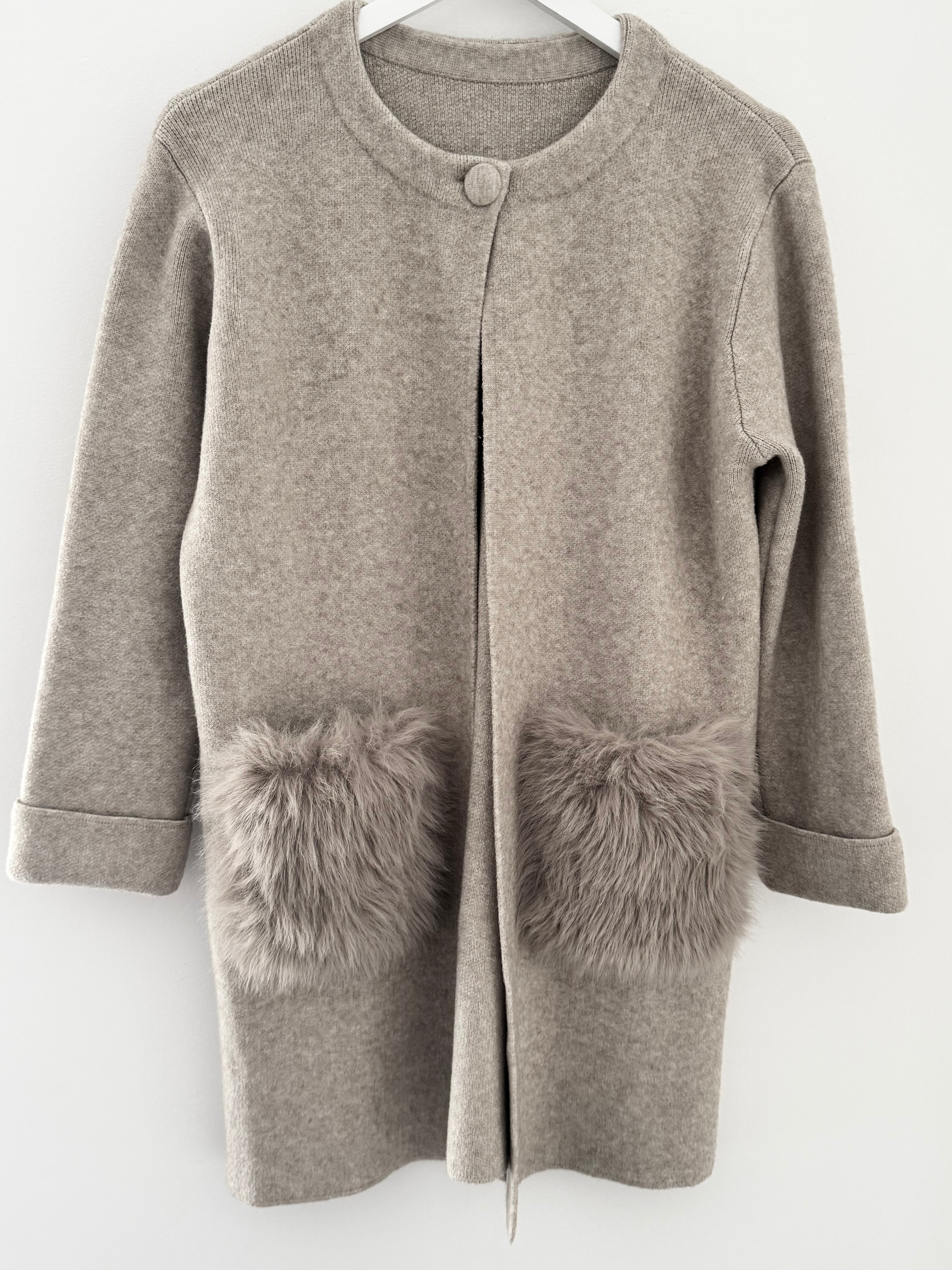 Cardi Jacket with Fur Pockets in Stone