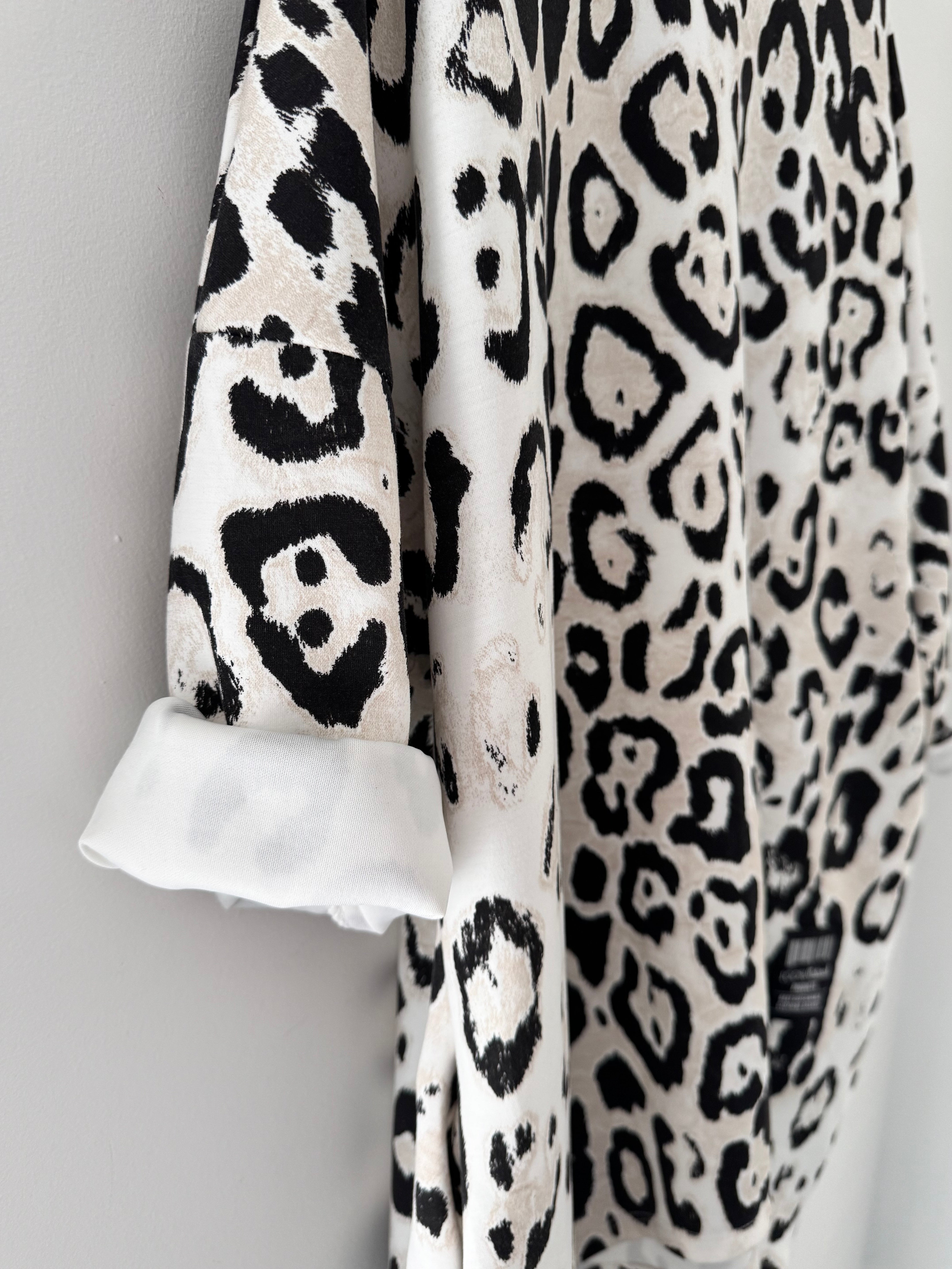 Oversized Sweatshirt in Snow Leopard