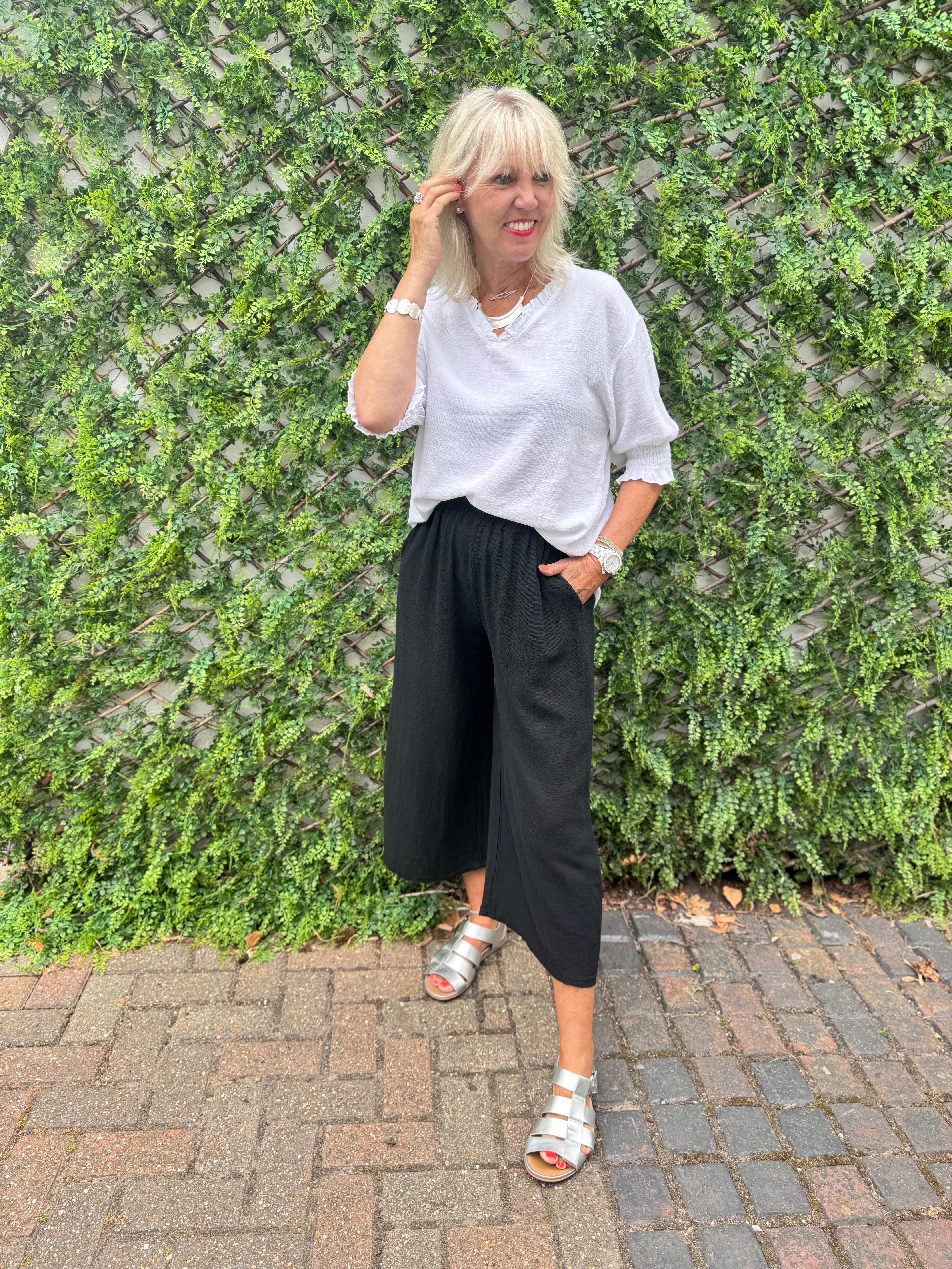 Linen & Cotton Crop Trousers in Black