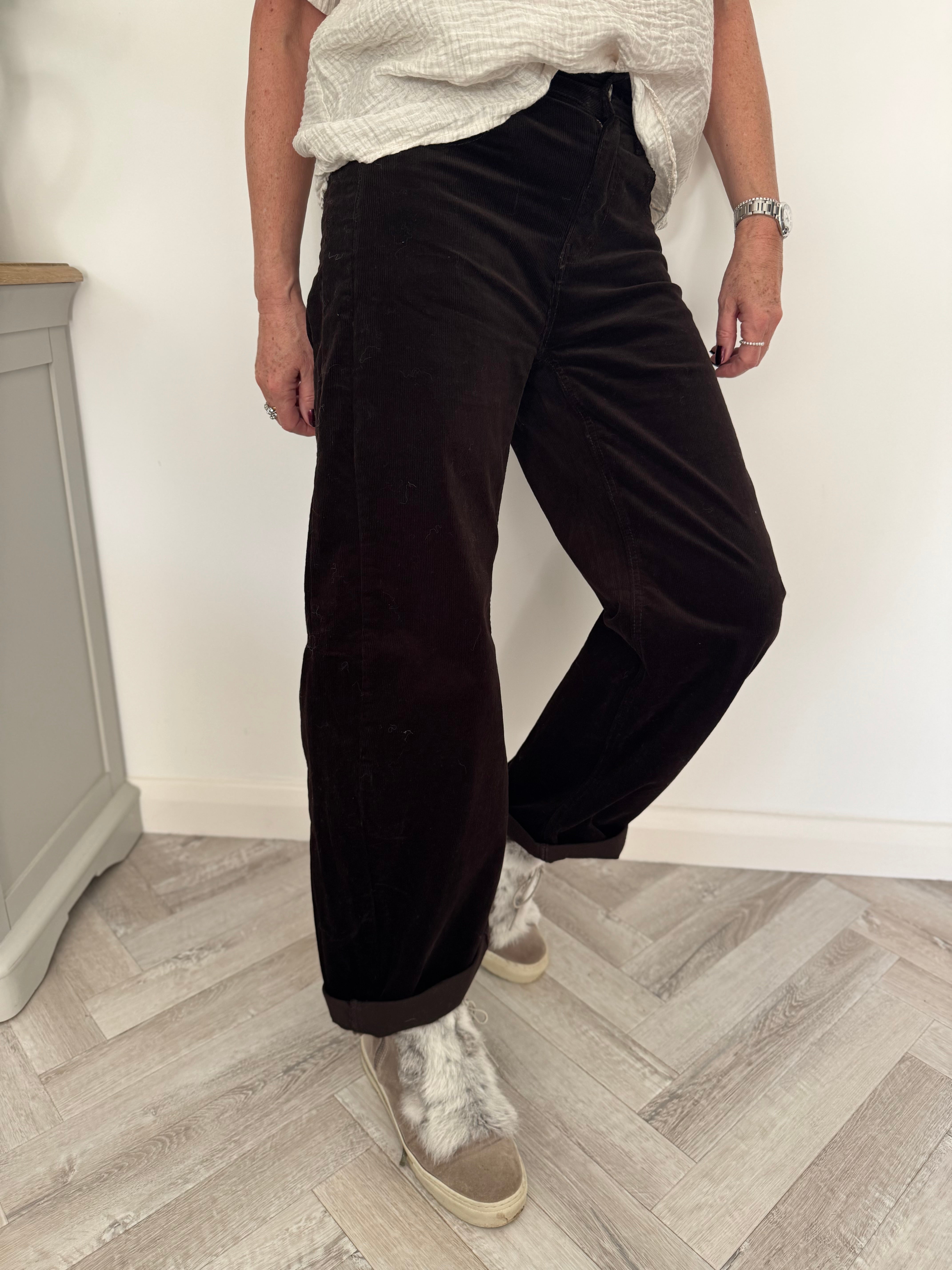 Barrel Leg Cords in Velvety Chocolate