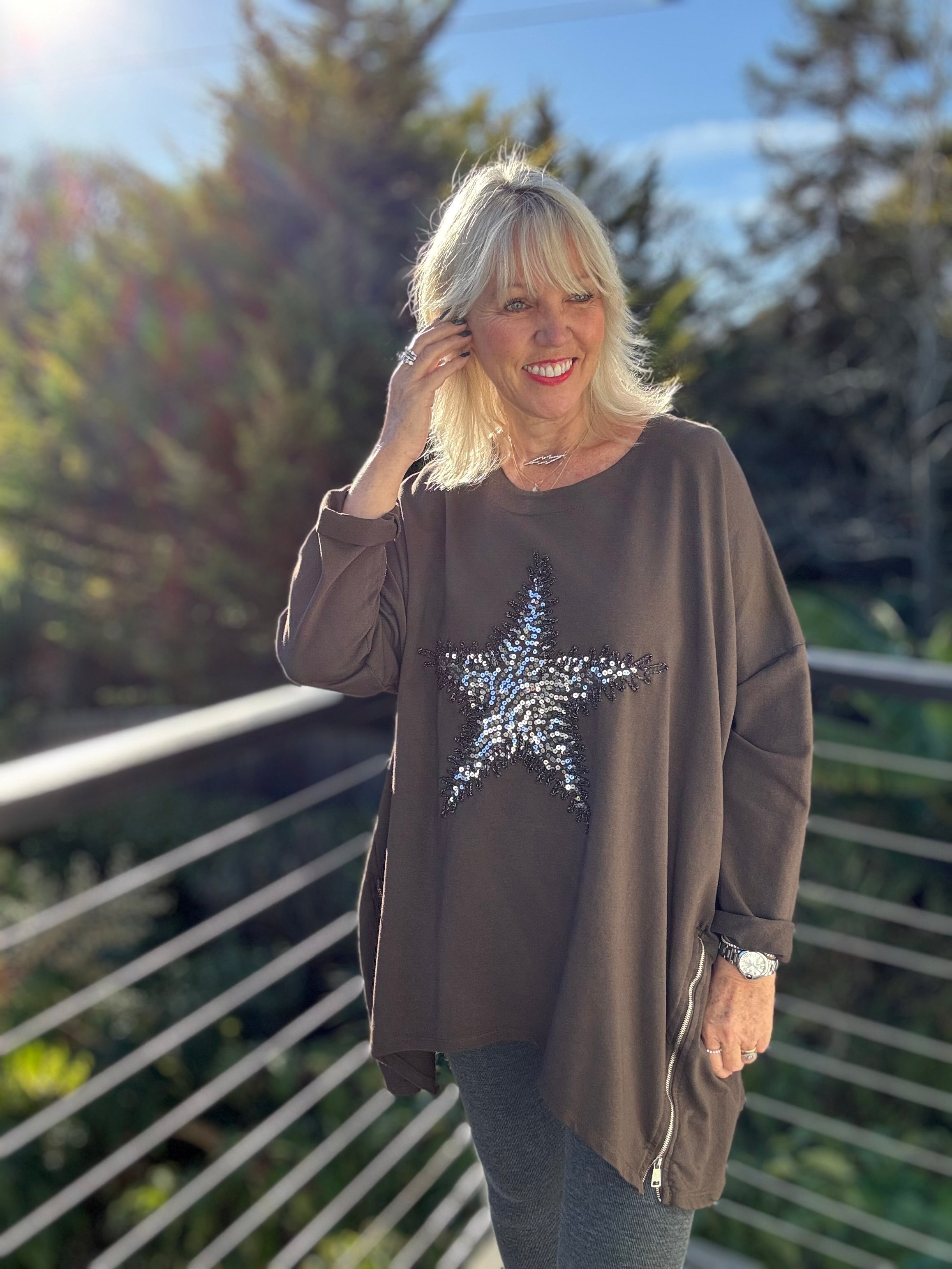 Star Sequin Sweatshirt in Chocolate