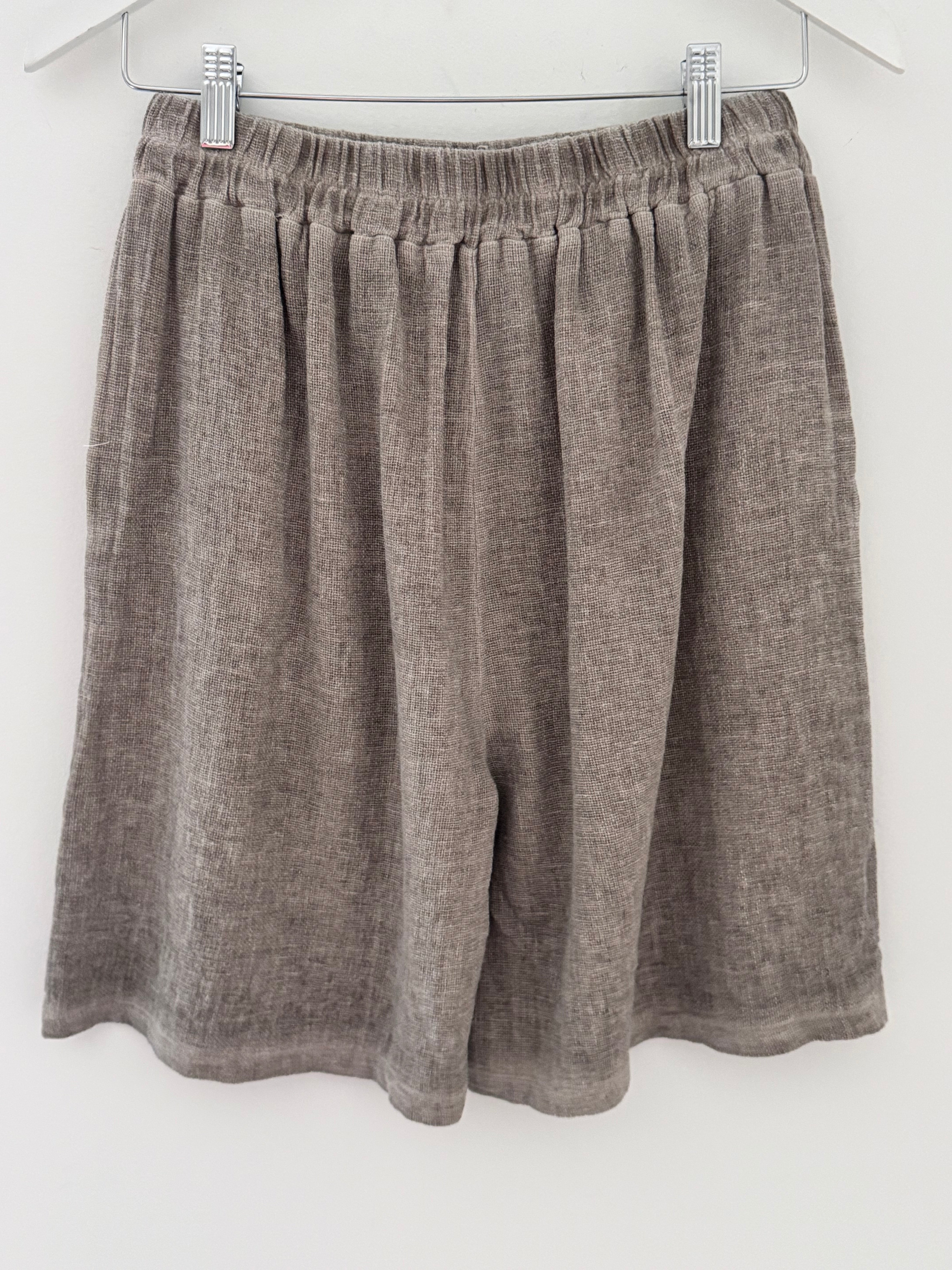 Linen & Cotton Shorts in Mocha