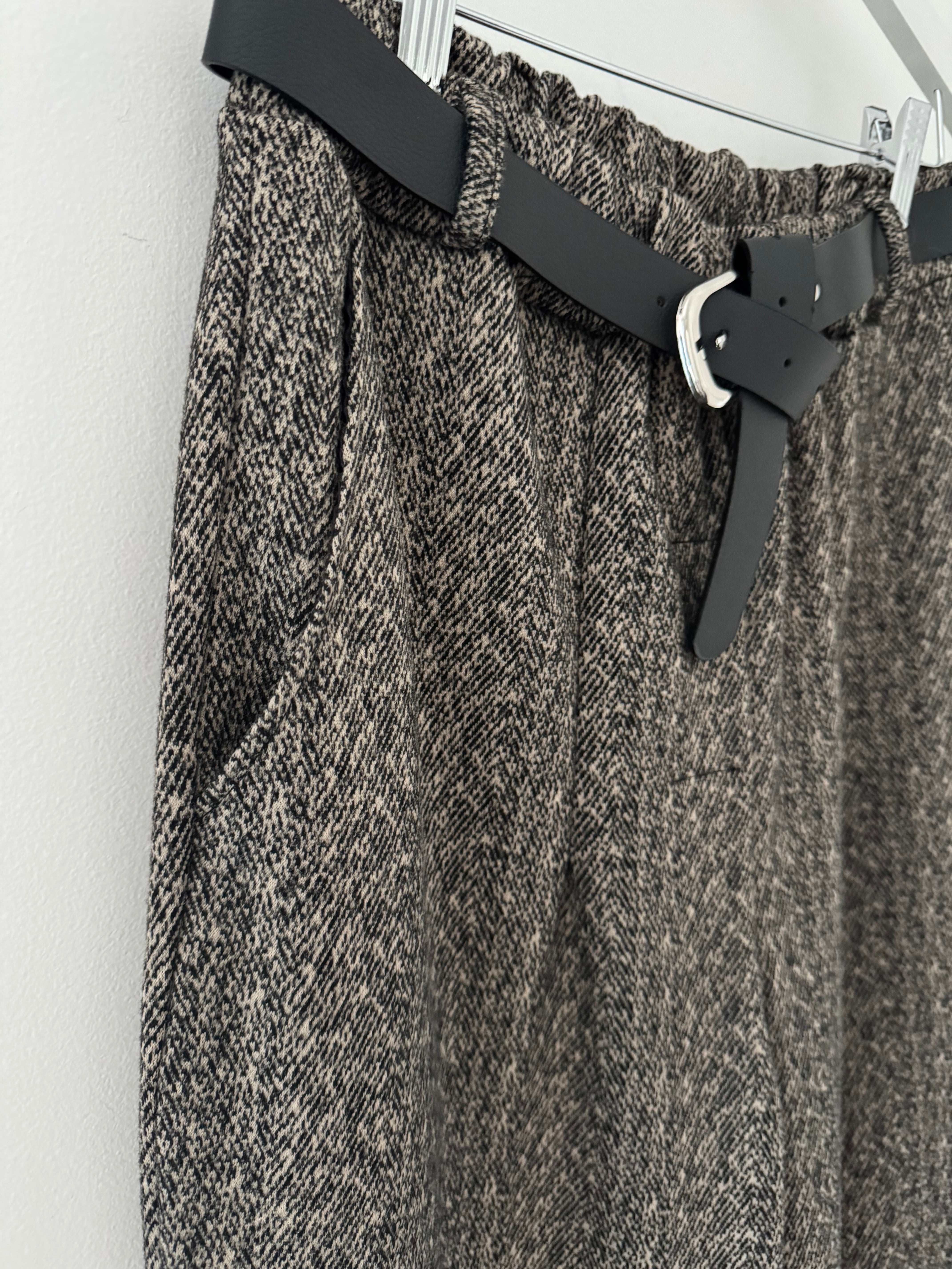 Stretch Herringbone Trousers in Mocha