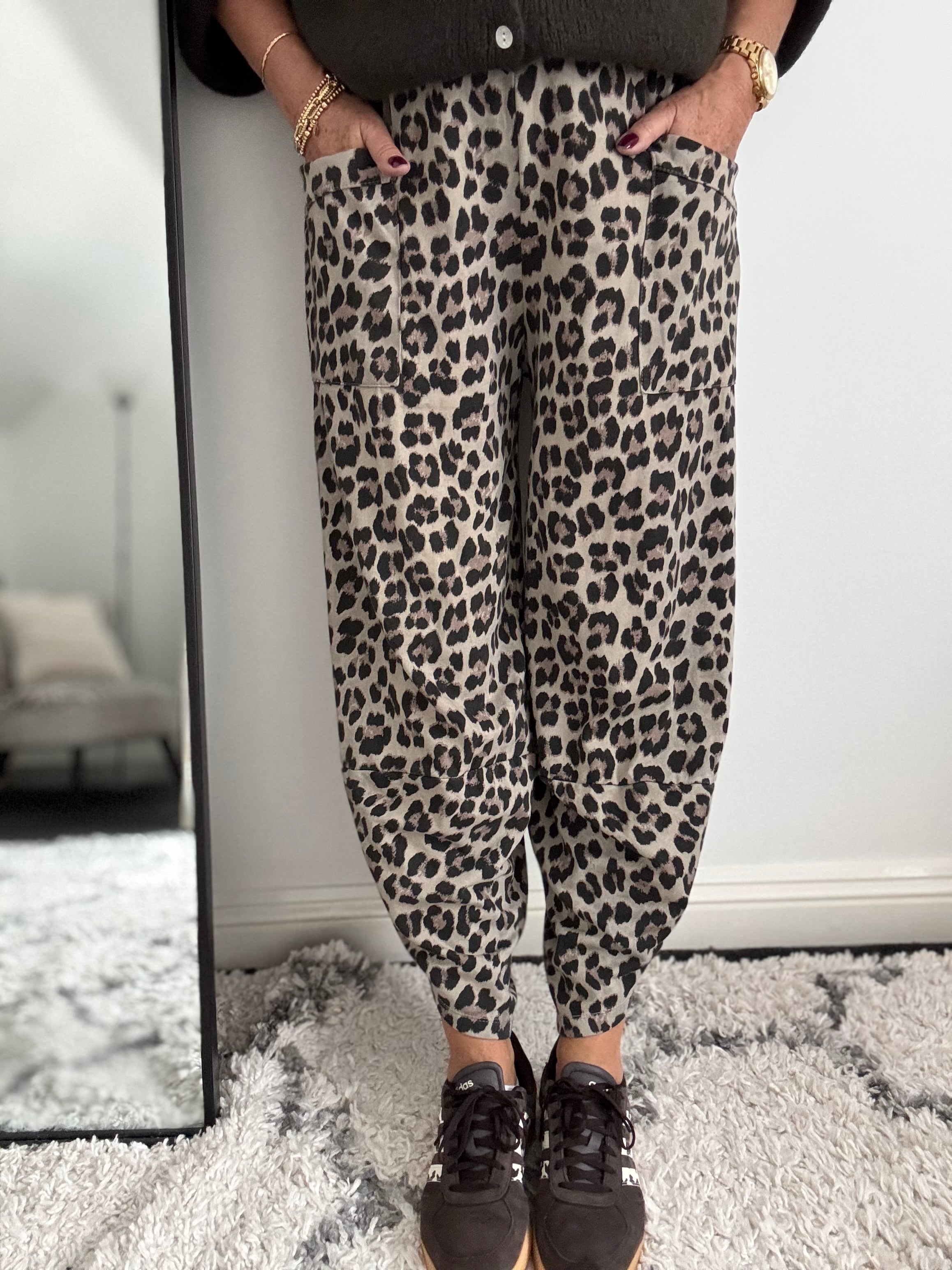 Barrel Stretch Trousers in Latte Leopard