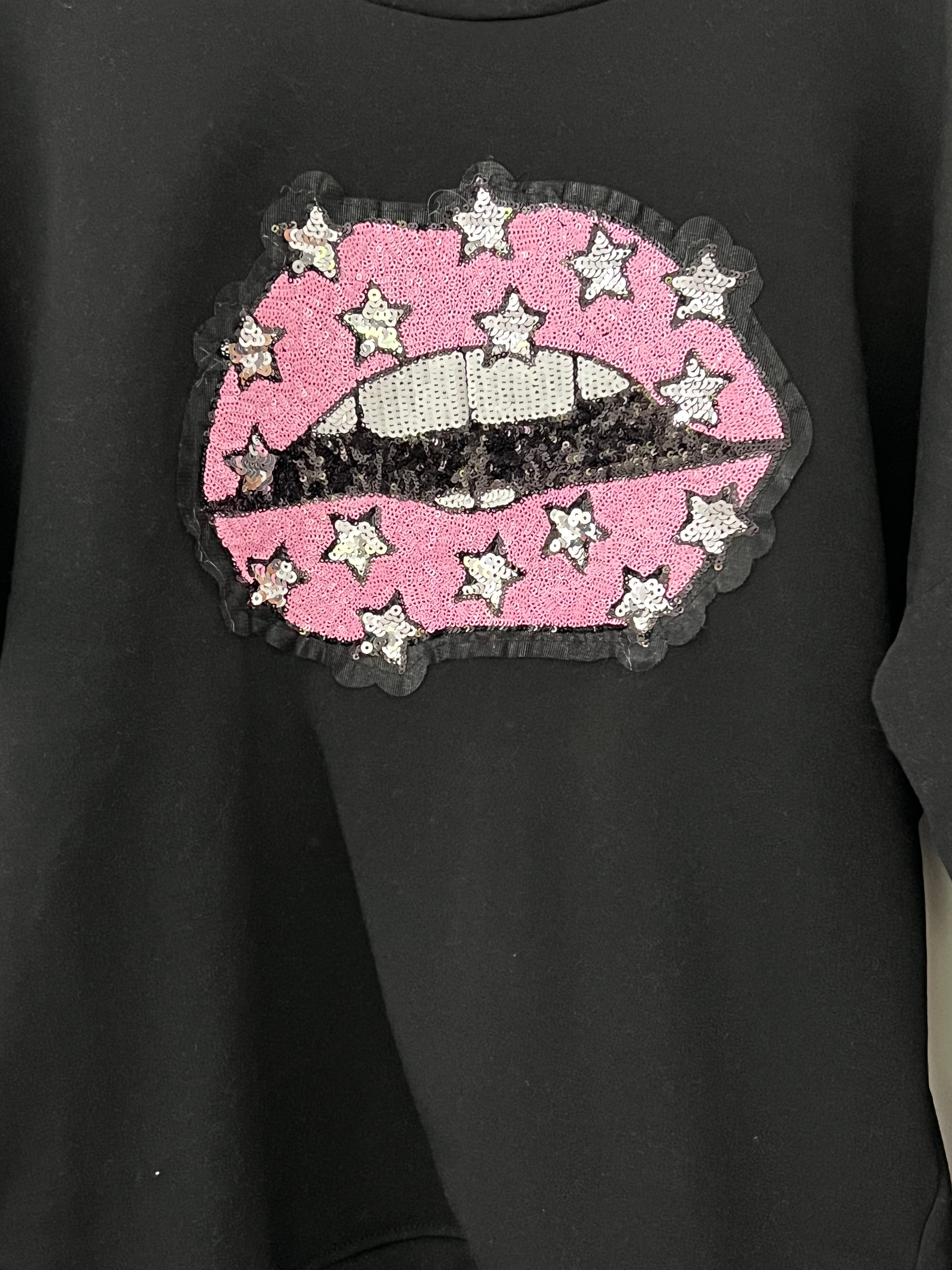 Sequin Lips Sweatshirt in Black