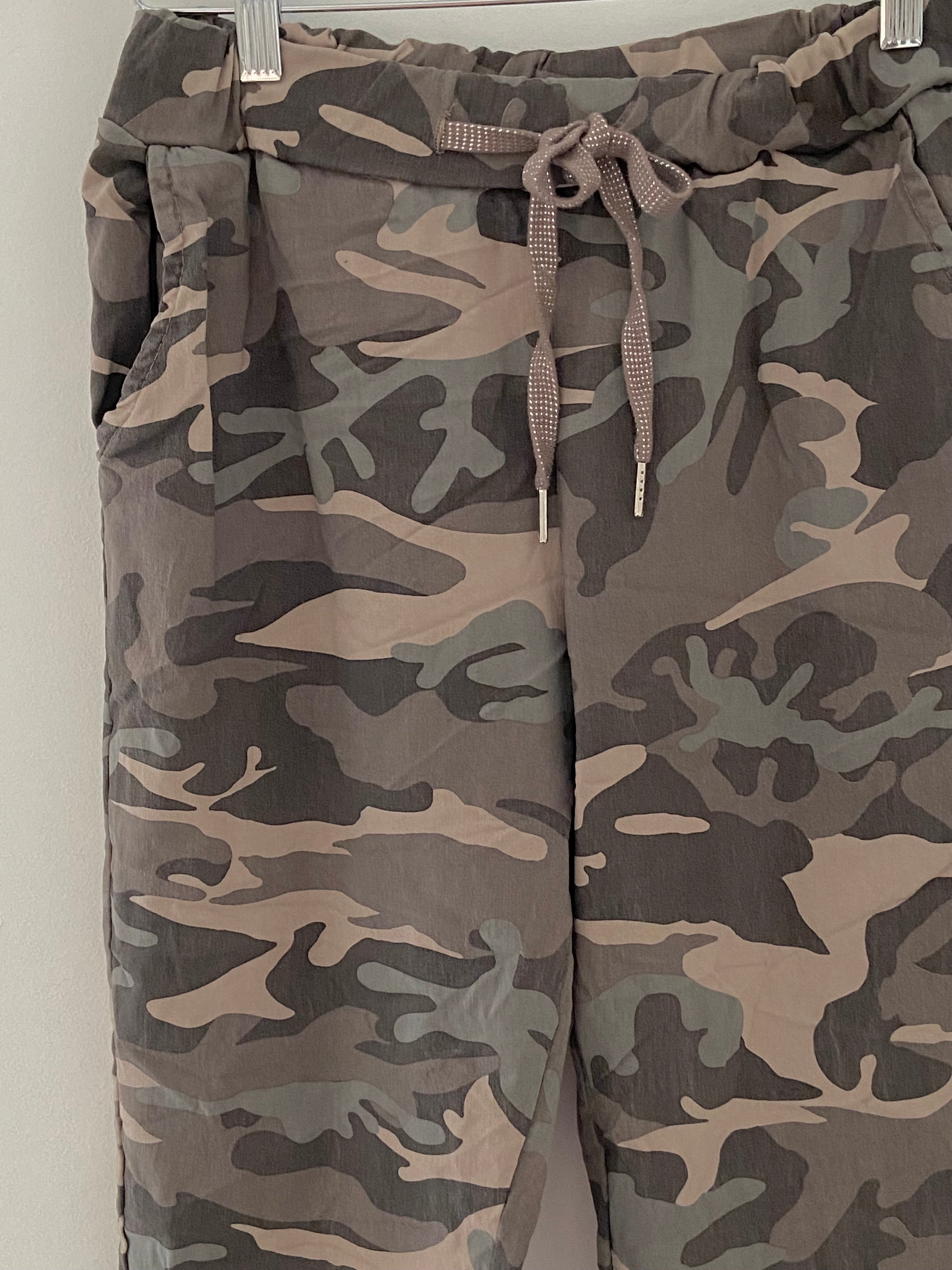 Super Stretch Joggers in Mocha Camo