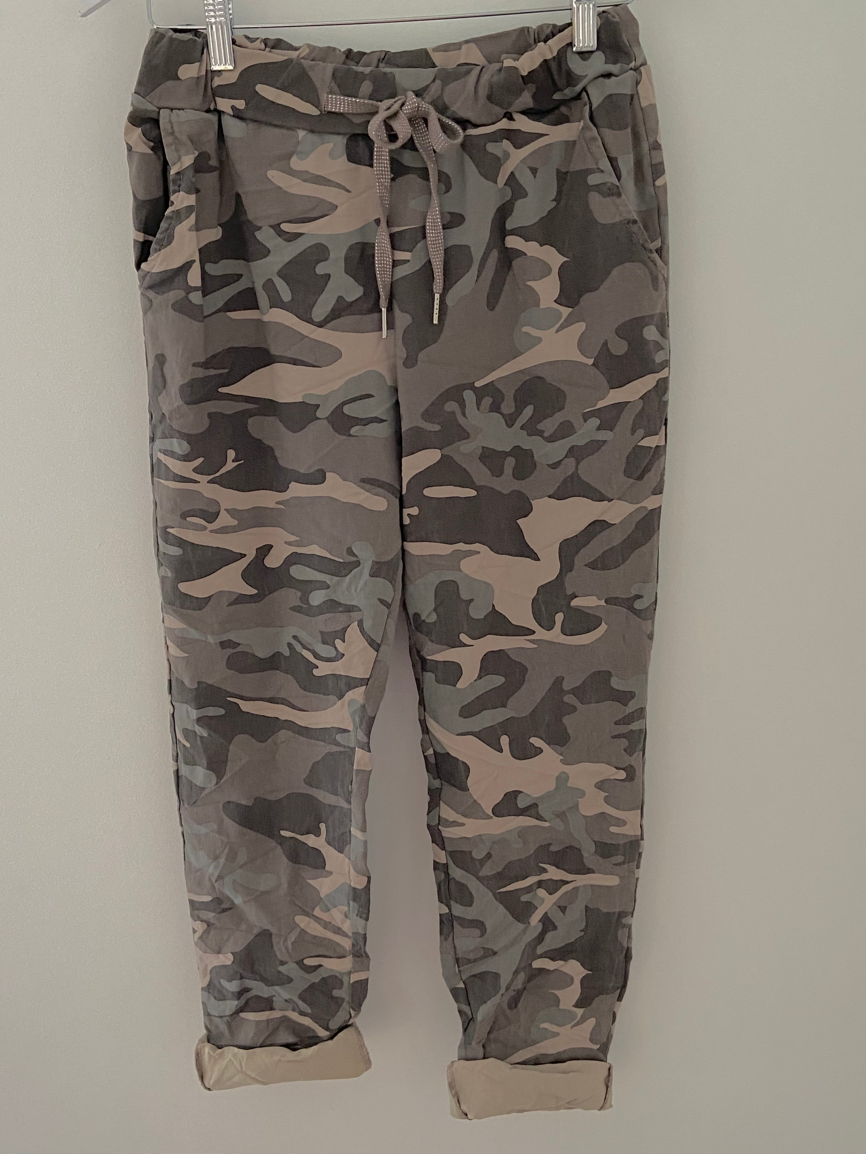 Super Stretch Joggers in Mocha Camo