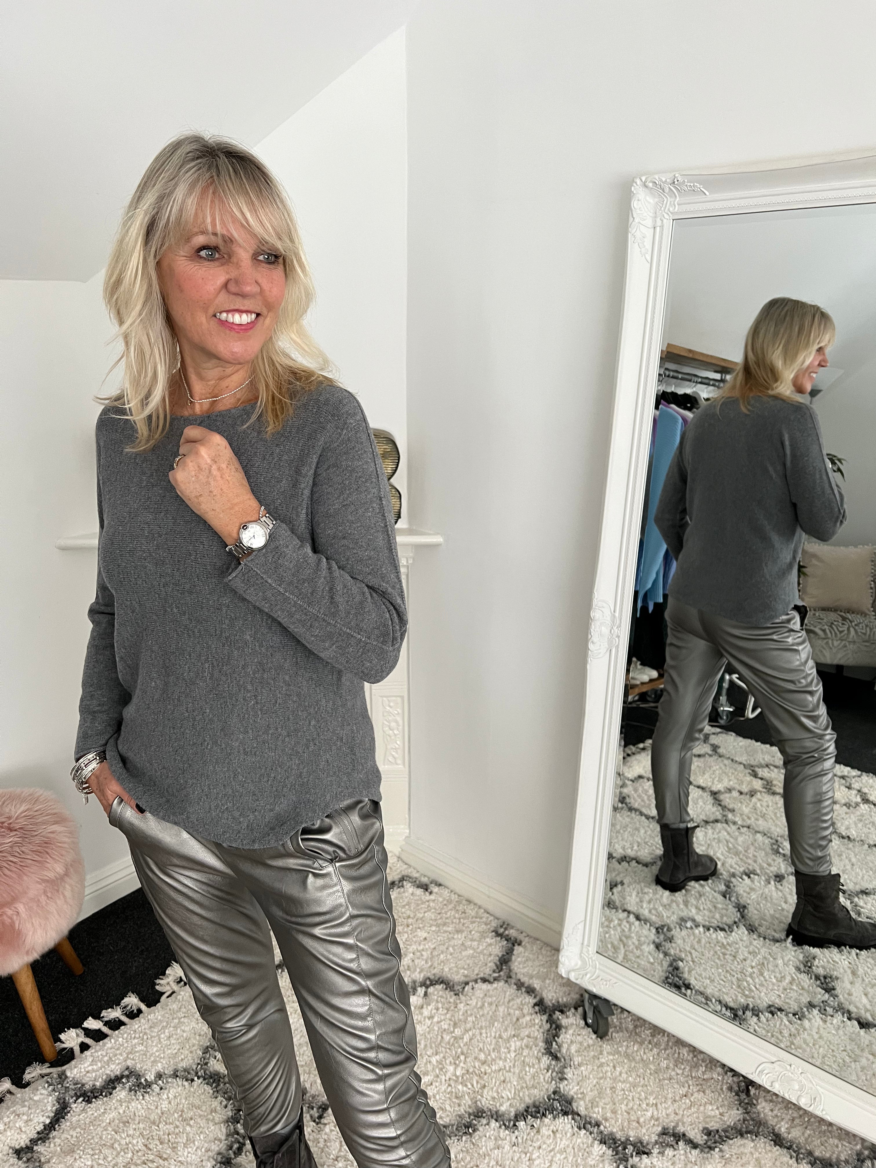 Simple Round Neck Jumper in Grey