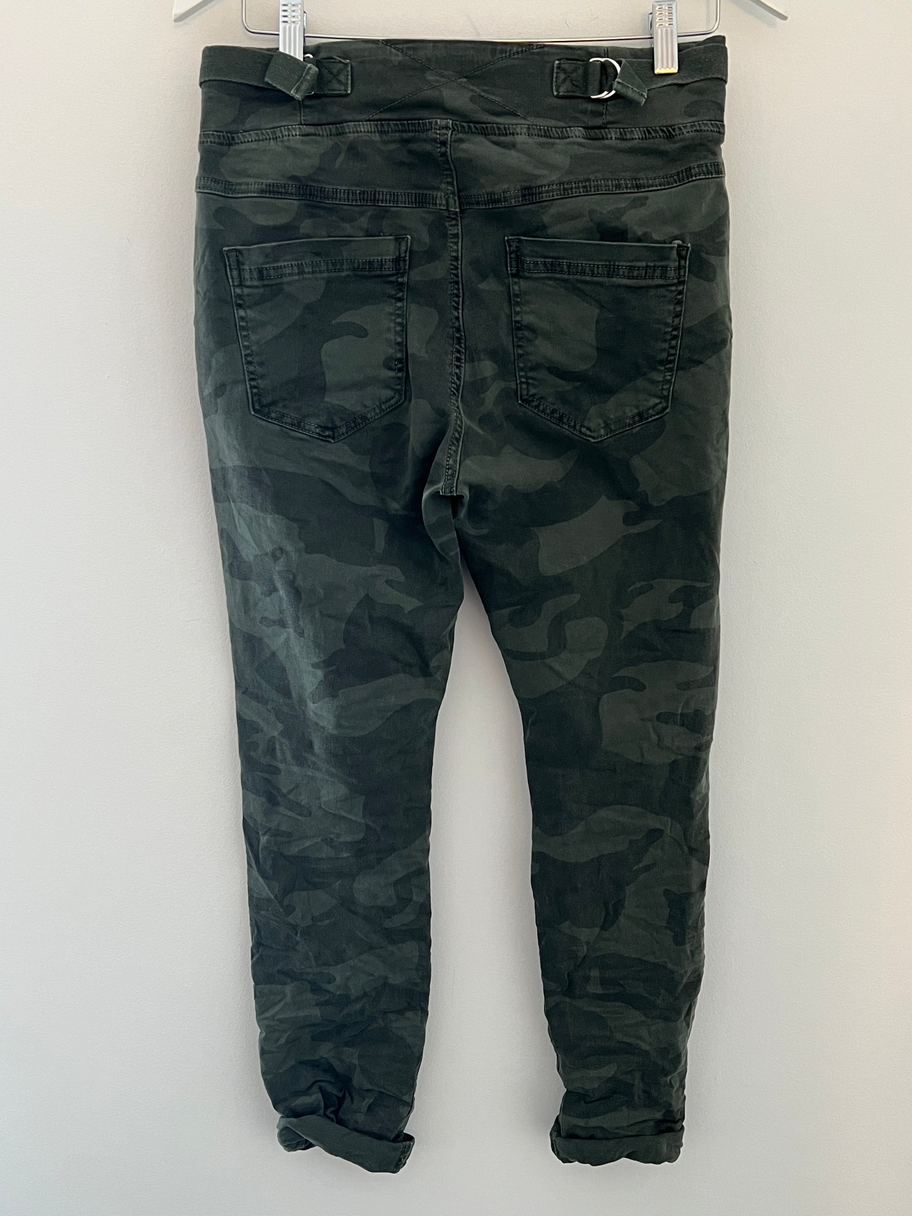 Cloth and shop stone camo joggers