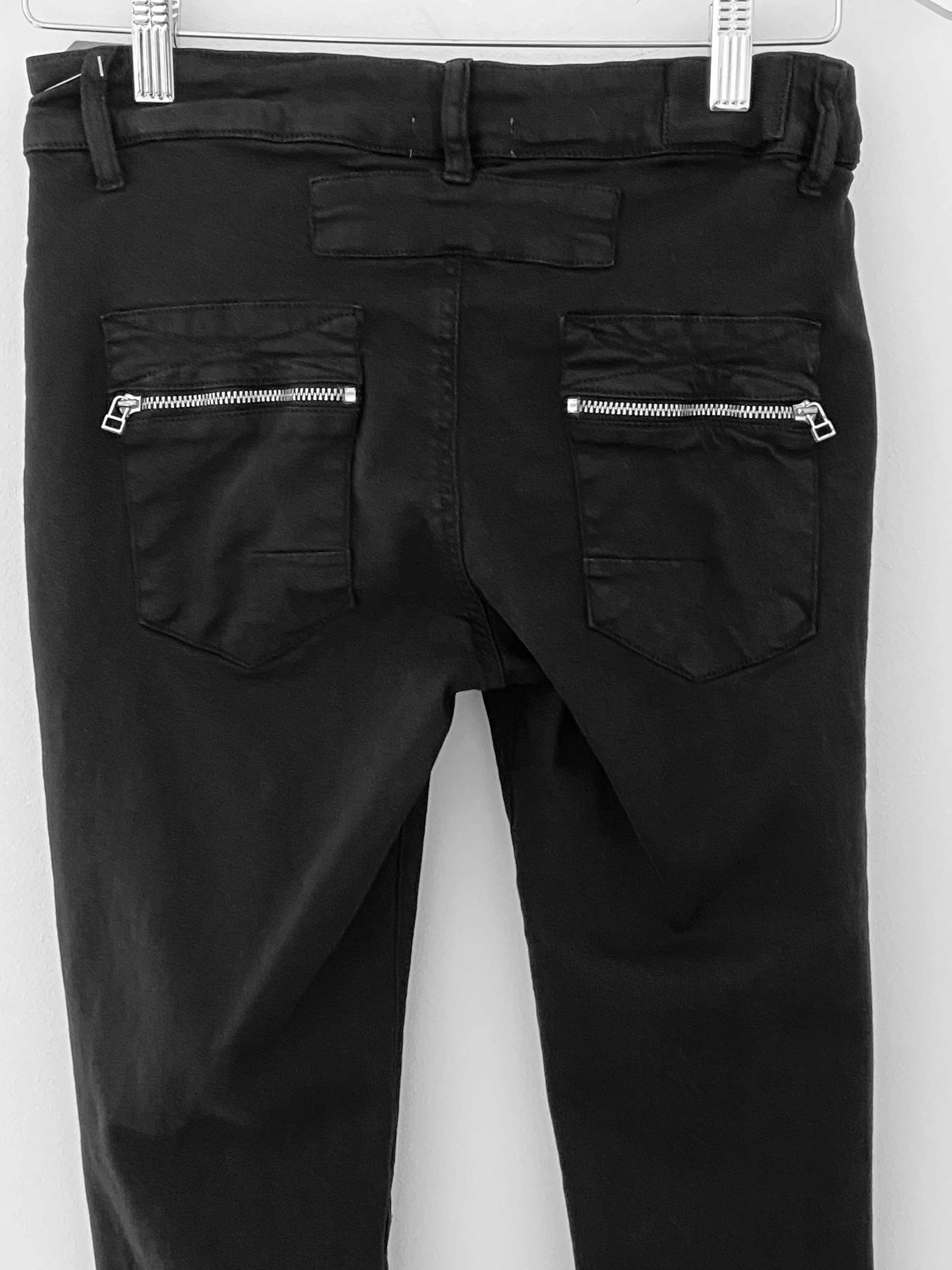 Button & Zip Fly Stretch Jeans in Black