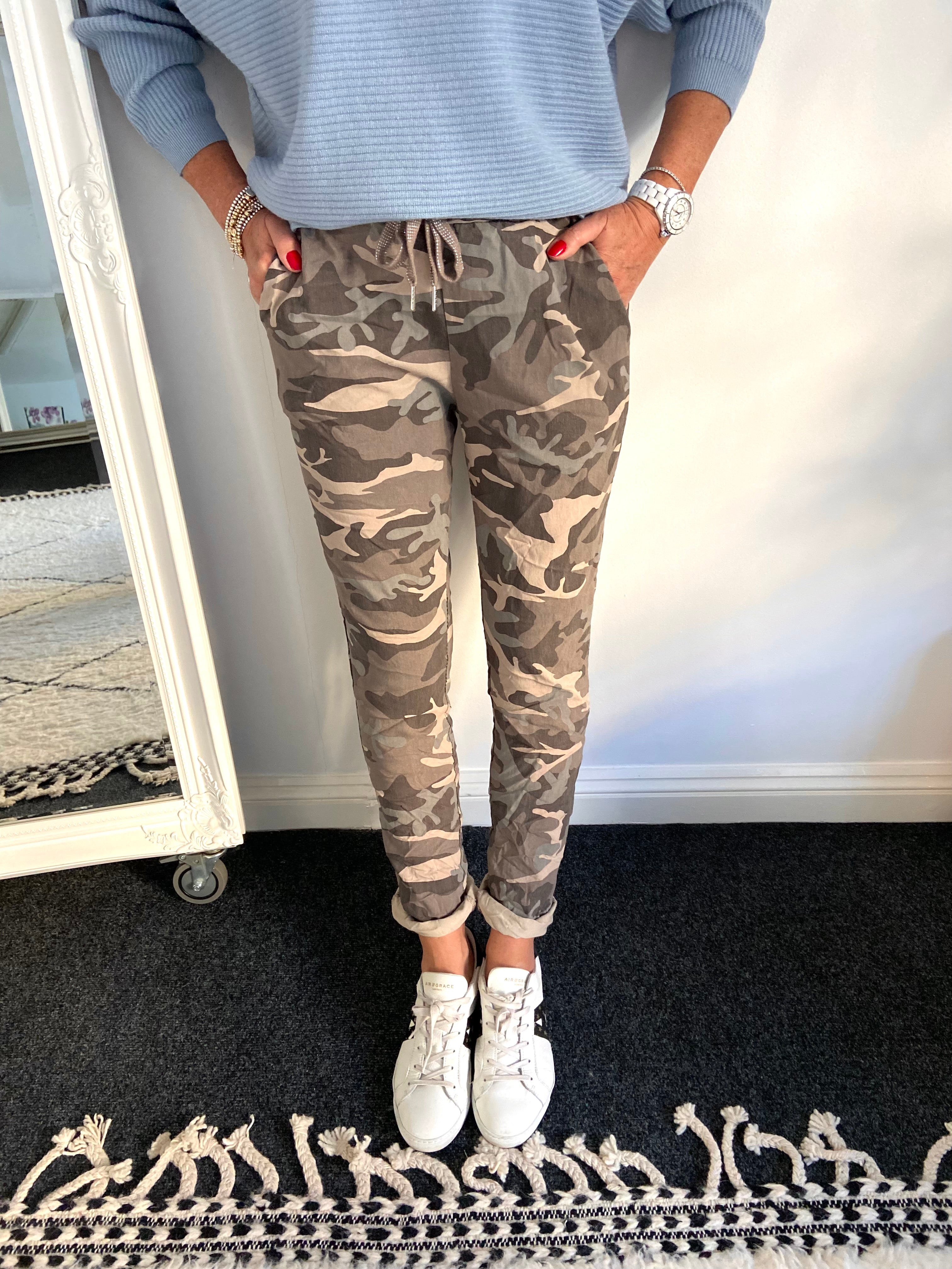 Super Stretch Joggers in Mocha Camo