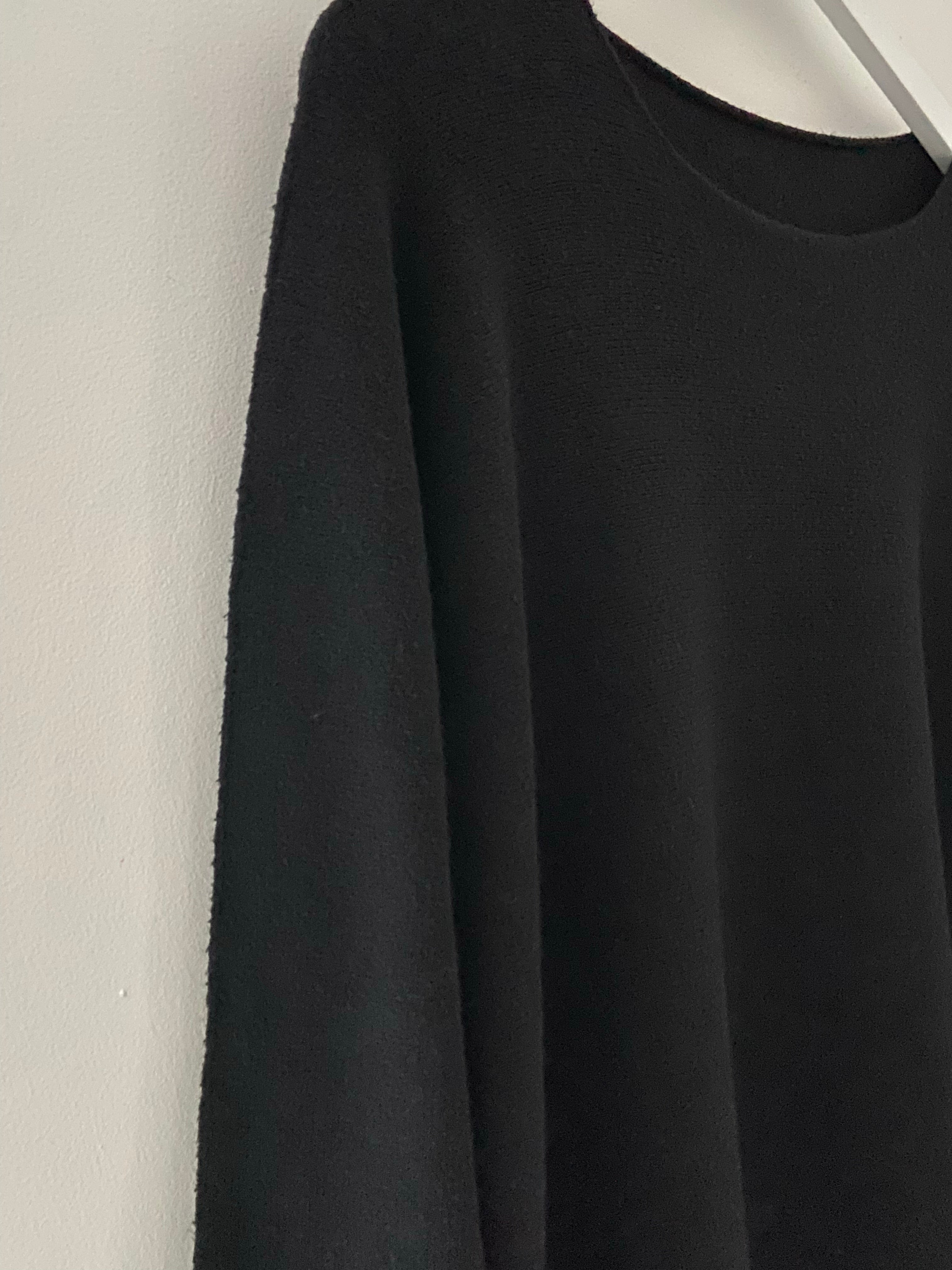Simple Round Neck Knit in Black