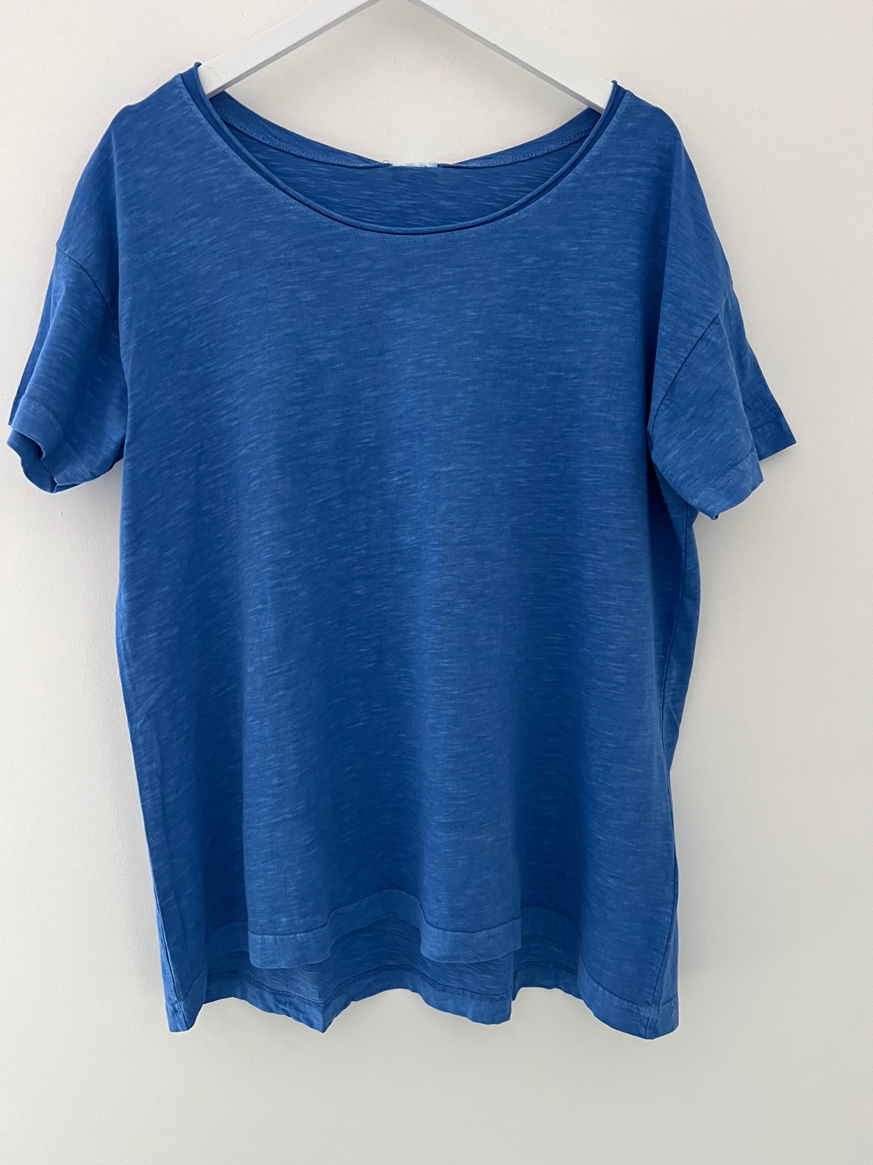 Cotton Scoop Neck Tee in Blue