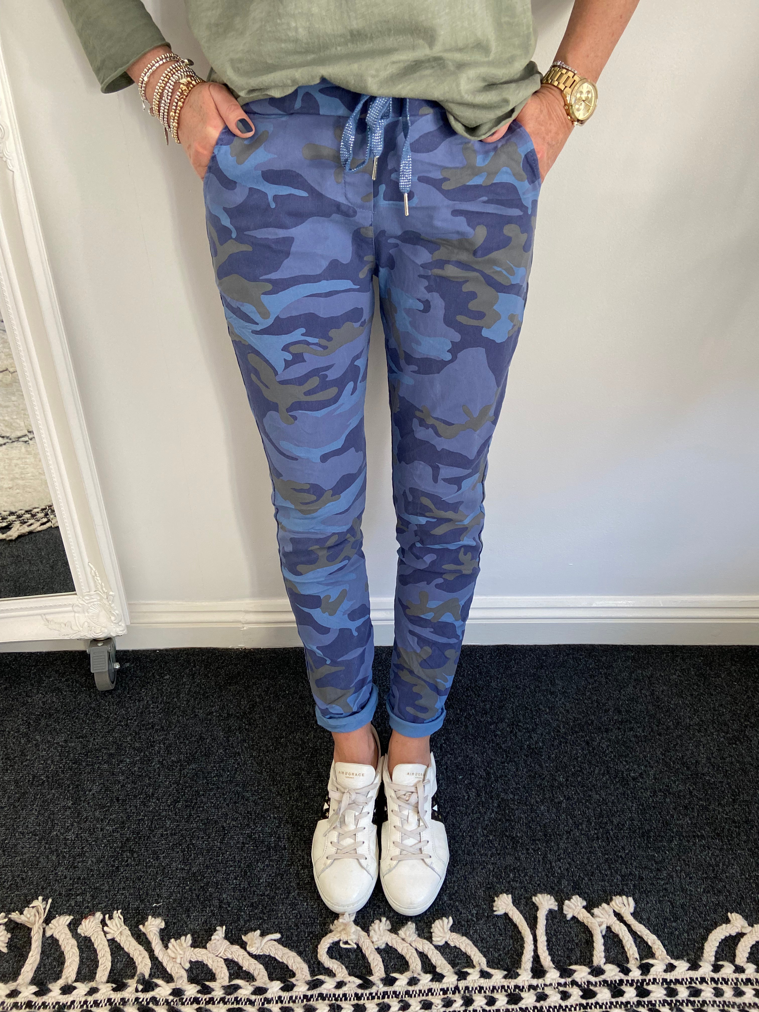 Slimfit Cotton Joggers in Blue Camo